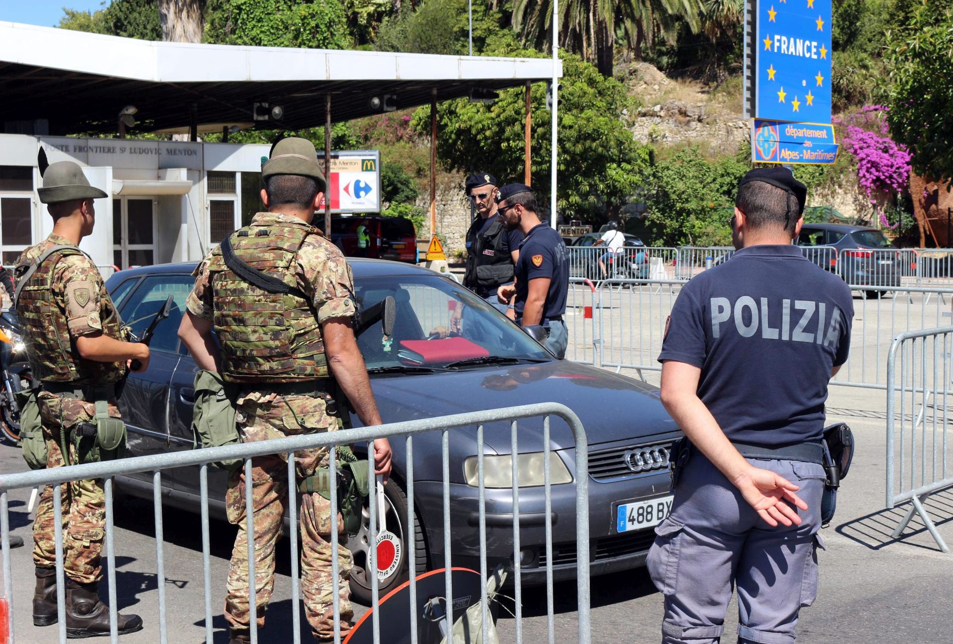 epa05426073 Italian police and Alpini (Mountain troops) of the Italian Army check vehicles at the border checkpoint between France and Italy, in Ventimiglia, Italy, 15 July 2016. Controlls were tightened at the Italian-French border as a reaction to the Nice truck attack on late 14 July 2016. According to reports, at least 84 people died and many were injured after a truck drove into the crowd on the famous Promenade des Anglais in Nice, France, during celebrations of Bastille Day. Anti-terrorism police took over the investigation in the incident, media added.  EPA/LORENZO BALLESTRA