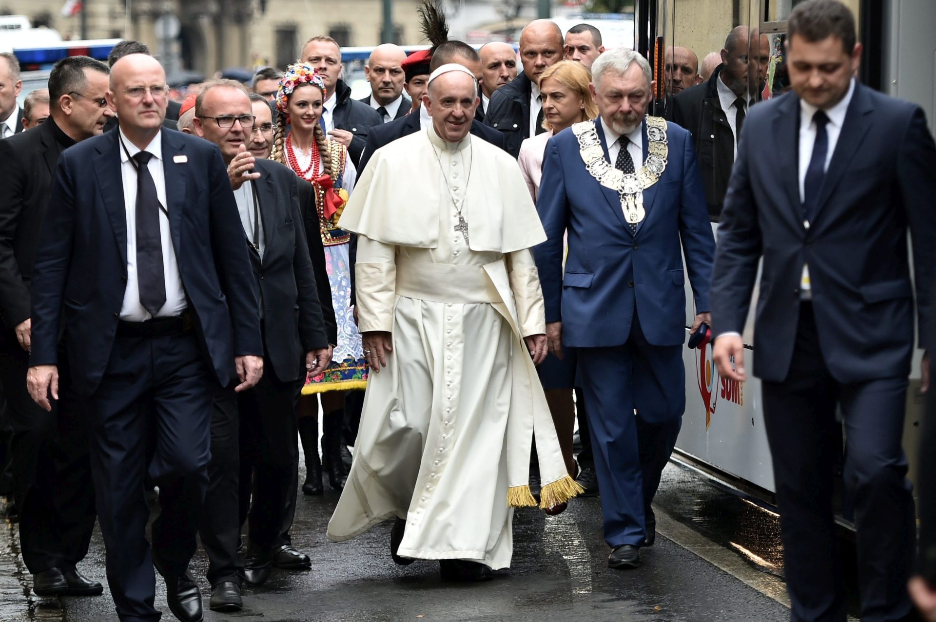 USPRKOS POLJSKOJ VLADI: Papa Franjo pozvao Poljake da prihvate izbjeglice
