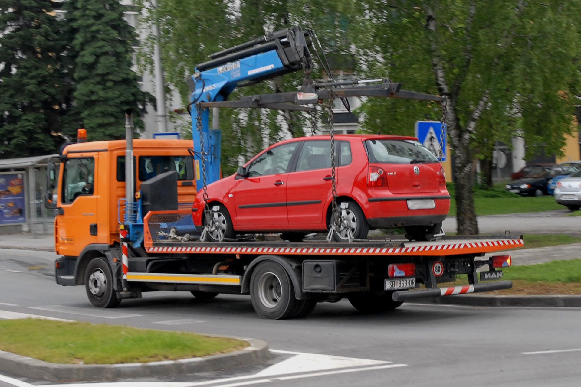14.05.2012., Slavonski Brod - Vozilo "pauk" u akciji uklanjanja nepravilno parkiranih automobila. 
Photo: Ivica Galovic/PIXSELL