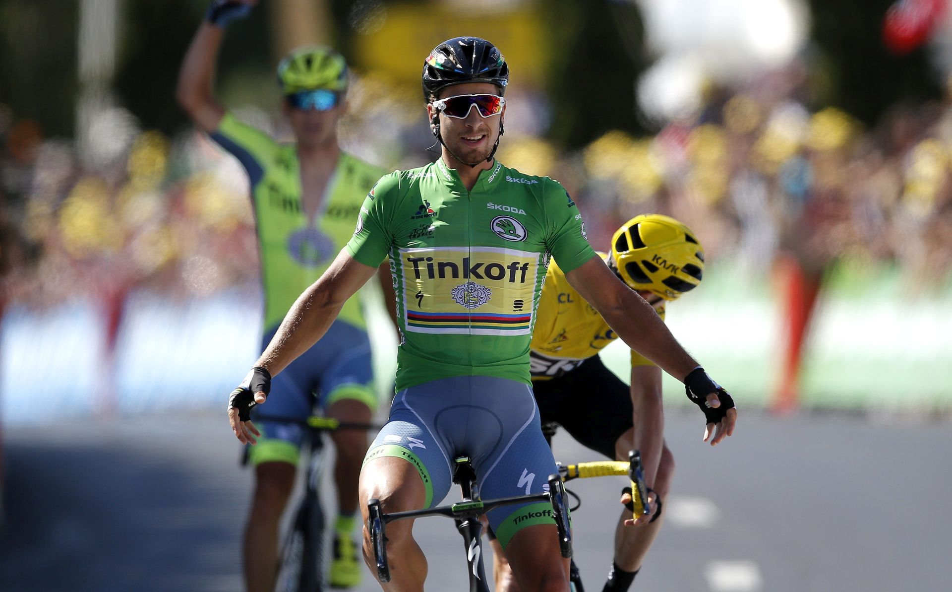 epa05423189 Tinkoff team rider Peter Sagan of Slovakia celebrates winning the 11th stage of the 103rd edition of the Tour de France cycling race over 162.5km between Carcassonne and Montpellier, France, 13 July 2016.  EPA/YOAN VALAT