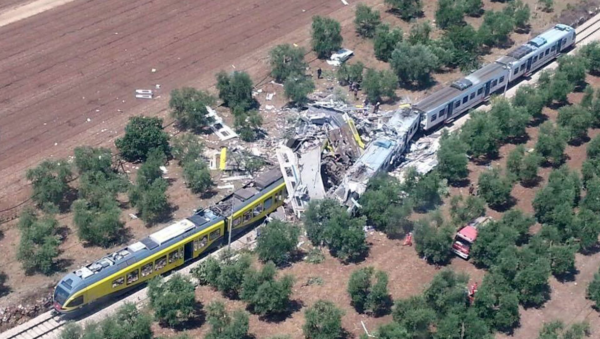 epa05421608 A handout picture provided by the Italian Fire Brigade on 12 July 2016 shows the crash site where two trains collided on a single-track stretch between Ruvo di Puglia and Corato, southern Italy, 12 July 2016. A least ten people have been killed and dozens injured according to reports.  EPA/ITALIAN FIRE BRIGADE / HANDOUT  HANDOUT EDITORIAL USE ONLY/NO SALES HANDOUT EDITORIAL USE ONLY/NO SALES