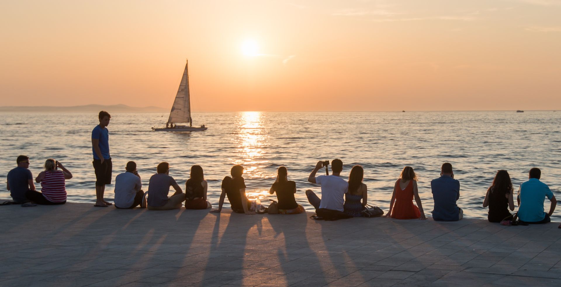 18.07.2015., Zadar - Brojni domaci i stani gosti, svatko na svoj nacin, uzivali u zalasku sunca.
Photo: Dino Stanin/PIXSELL