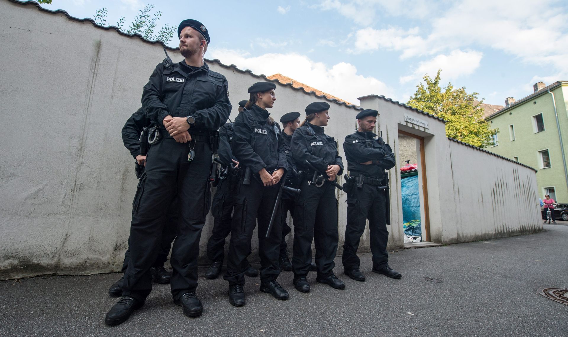 FRANCUSKA Uhićene tri žene koje su pripremale napad, policajac izboden