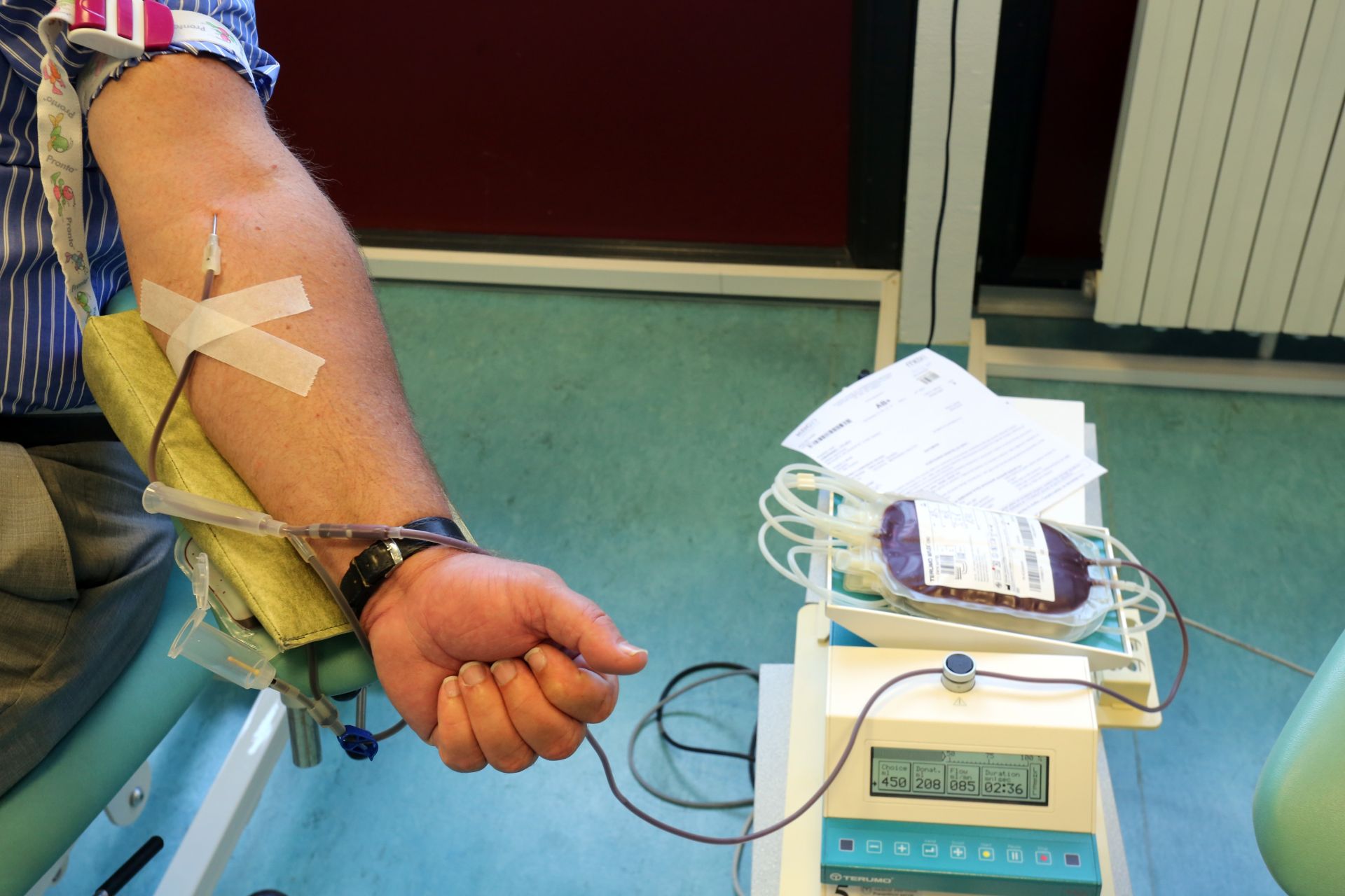 05.07.2016., Rijeka - Gradonacelnik Vojko Obersnel daruje krv na odjelu za transfuziju KBC-a Rijeka.
Photo: Goran Kovacic/PIXSELL