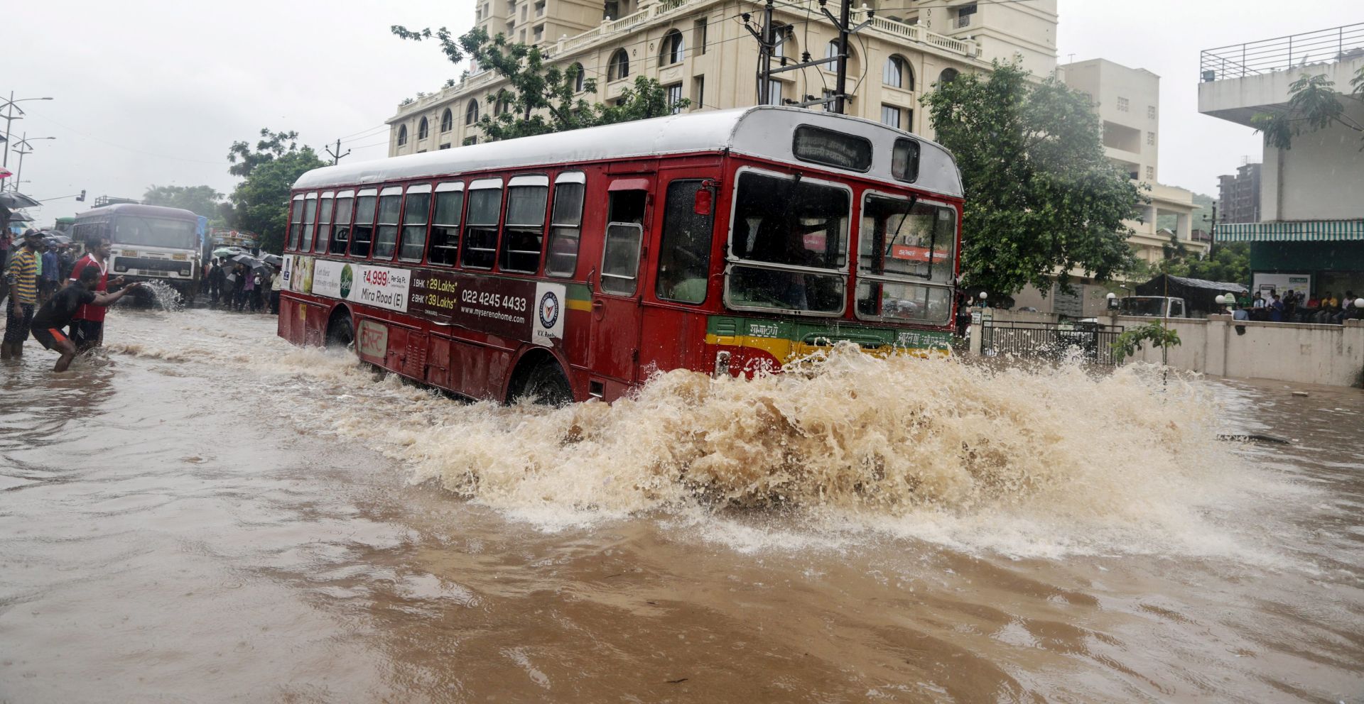 epa05450042 A public bus pass through a water logged area in Ghodbunder on the outskirts of Mumbai, India, 31 July 2016. According to reports heavy rain continued to lash the city and adjoining areas, impacting movement of suburban trains and vehicular traffic and flooding several areas of the city.  EPA/DIVYAKANT SOLANKI