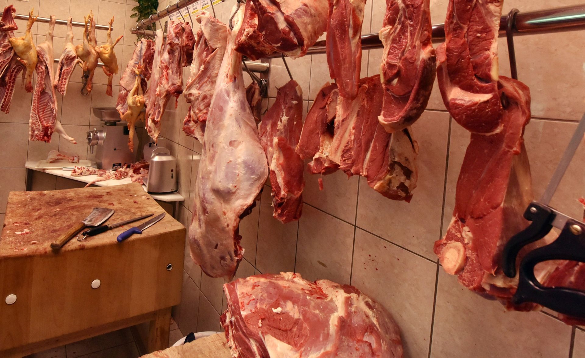 26.03.2016., Sibenik - Bogata ponuda svjezeg mesa u sibenskim mesnicama.
Photo: Hrvoje Jelavic/PIXSELL