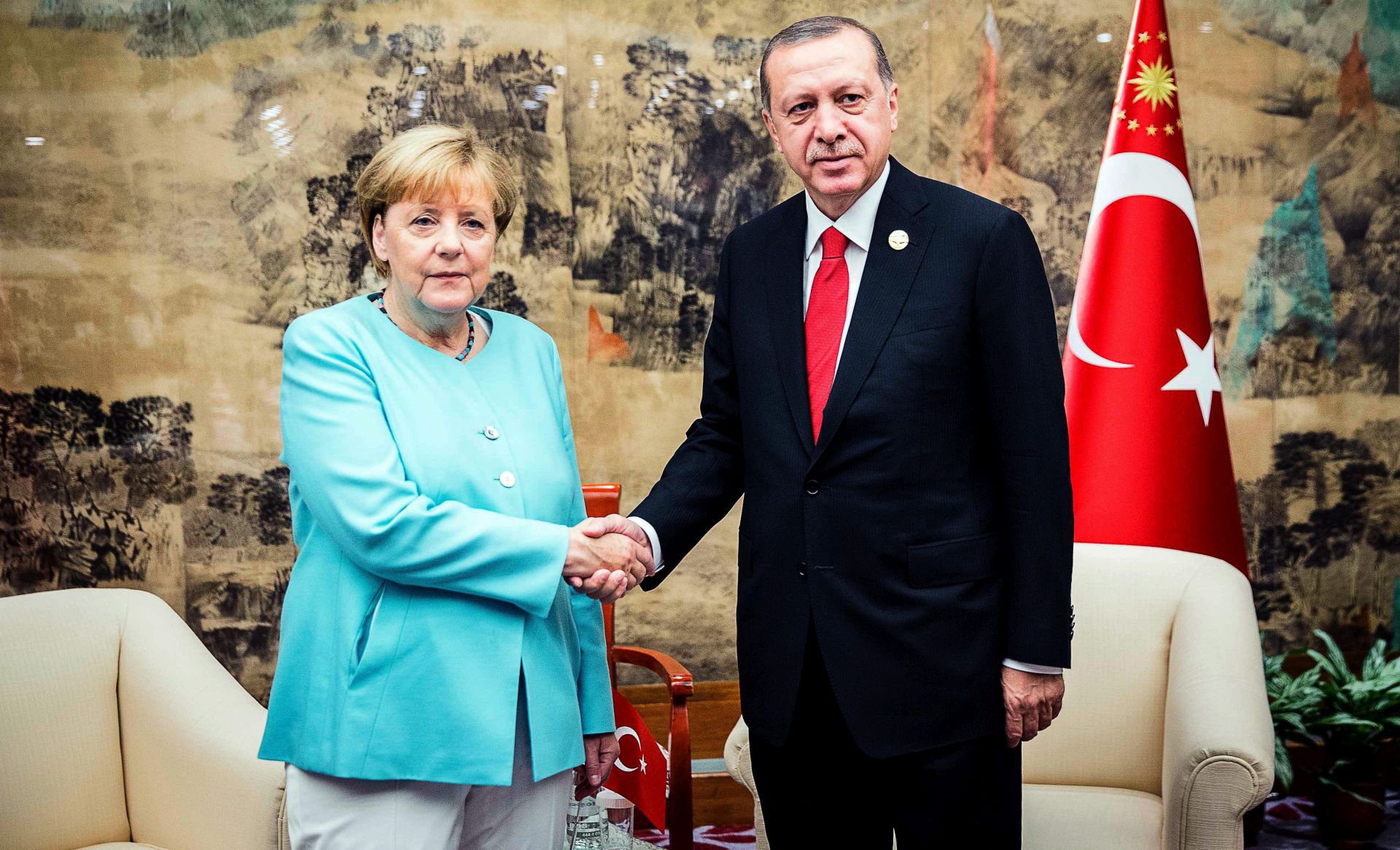 epa05523184 A handout image released by the German Federal Geovernment press service (BPA) shows German Chancellor Angela Merkel (L) and Turkish President Recep Tayyip Erdogan (R) sitting for a bilateral meeting within the framework of the G20 Summit in Hangzhou, China, 04 September 2016. The G20 Summit is held in Hangzhou on 04 to 05 September.  EPA/JSECO DENZEL / HANDOUT  HANDOUT EDITORIAL USE ONLY/NO SALES
