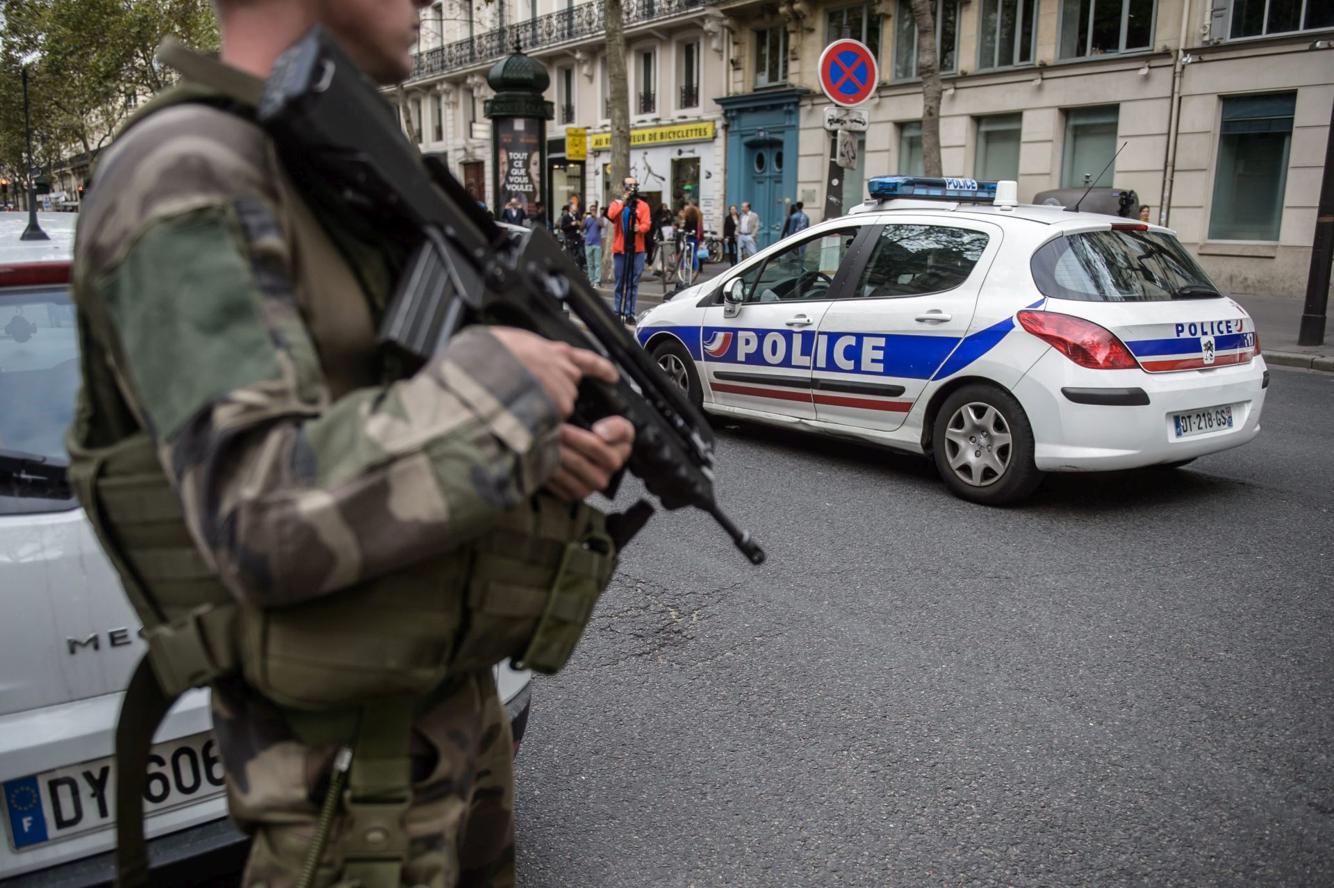 NAPADAČ POZNAT POLICIJI: Dvoje ozlijeđenih u pucnjavi zapadno od Pariza
