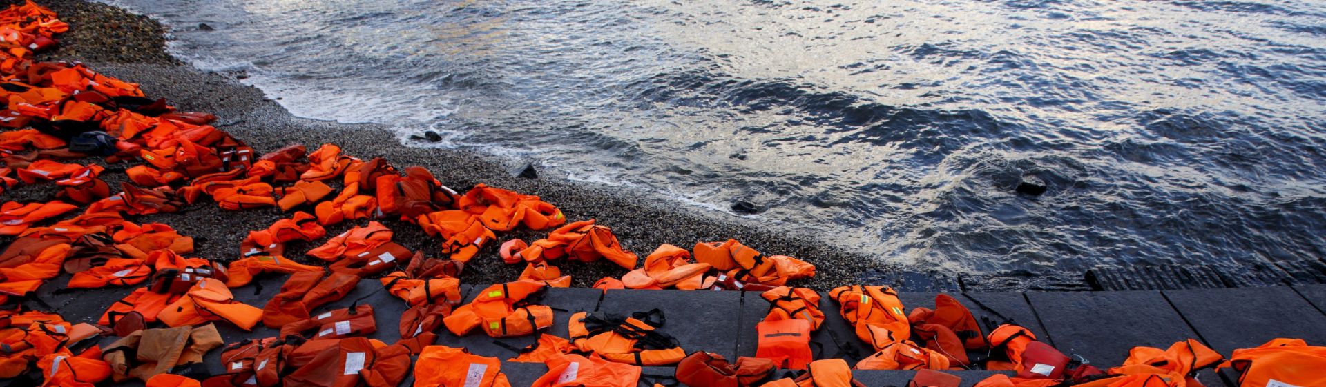 epa05542617 A view of some of the hundreds of refugee life jackets collected from the beaches of Chios, Greece, on the edge of the East River, to call attention to the refugee crisis in Brooklyn, New York, USA, 16 September 2016. The life jackets which were gathered by the Oxfam organization ahead of next week's United Nations Summit for Refugees and Migrants.  EPA/JUSTIN LANE