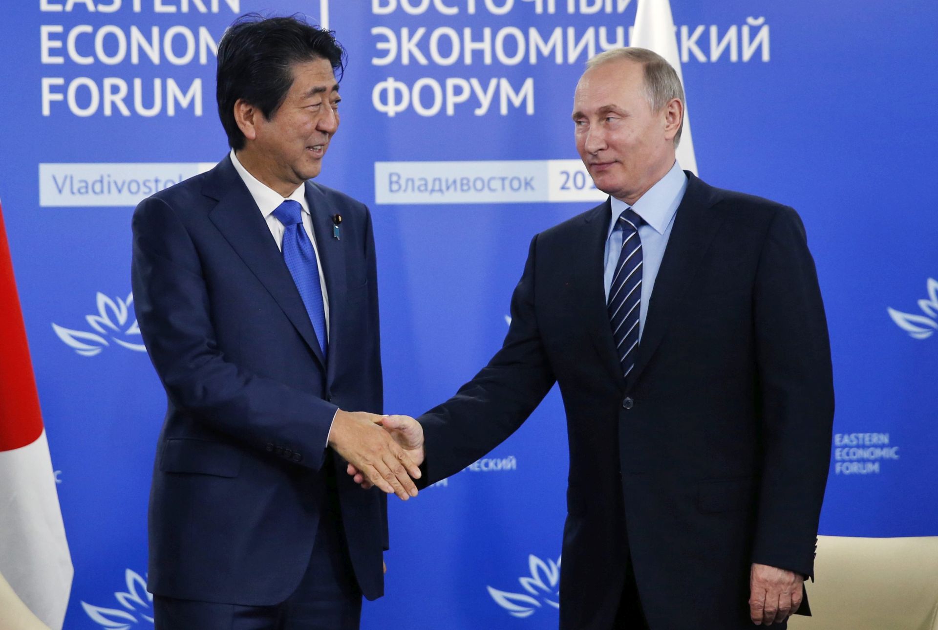 epa05519666 Russian President Vladimir Putin (R) shakes hands with Japanese Prime Minister Shinzo Abe (L) at the sidelines of the Eastern Economic Forum in Vladivostok, Russia 02 September 2016. The Eastern Economic Forum 2016 is held in Vladivostok on 02 and 03 September by decree of President Putin and aimed to attract billions of US dollars investments into the Russian economy.  EPA/YURI KOCHETKOV