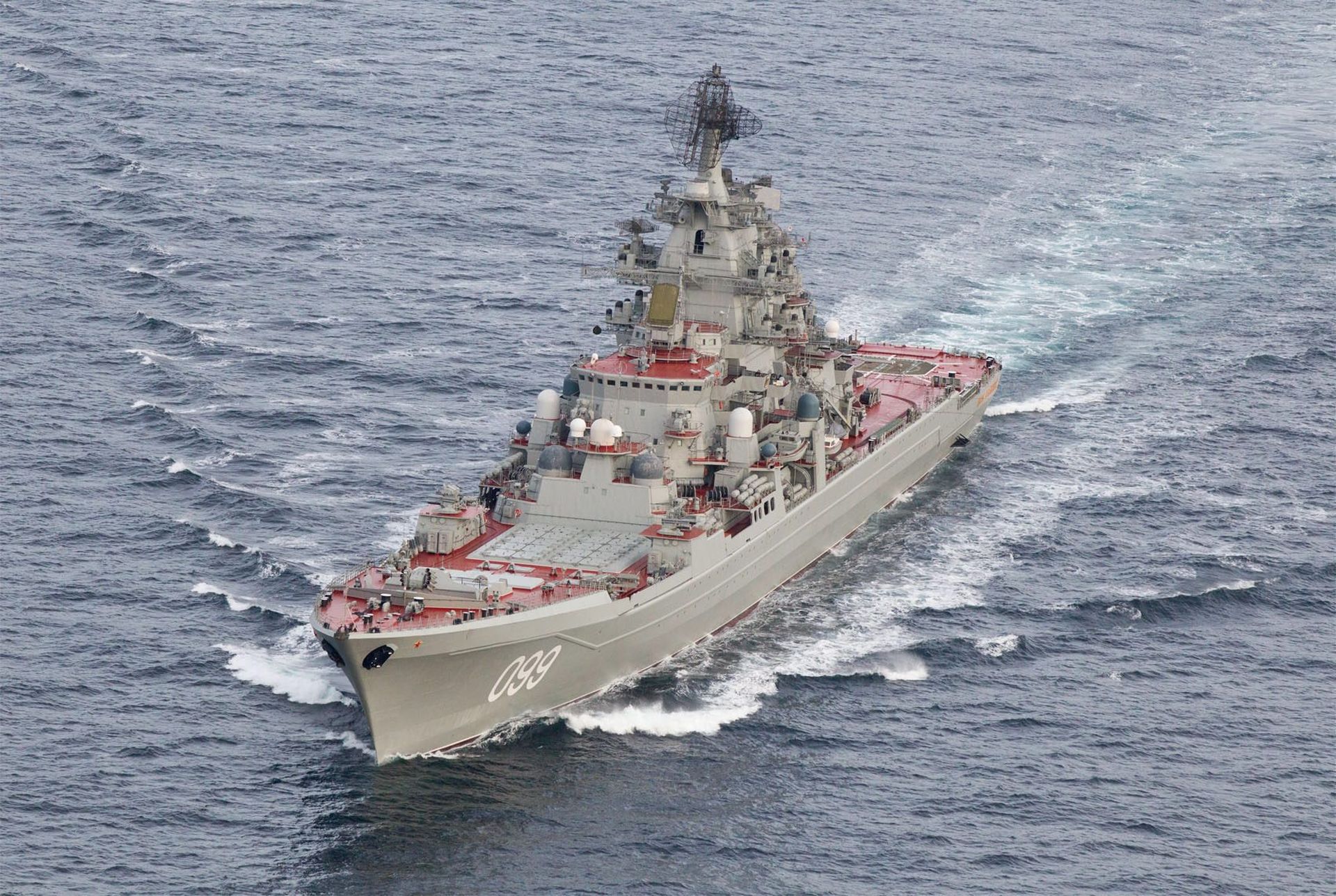 epa05591261 A handout photograph made available on 18 October 2016 by 333 Squadron, Norwegian Royal Airforce showing an aerial view taken from a Norwegian surveillance aircraft of the Russian Kirov-class cruiser Peter the Great in international waters off the coast of Northern Norway, 17 October, 2016.  EPA/333 Squadron, Norwegian Royal Airforce / HANDOUT NORWAY OUT HANDOUT EDITORIAL USE ONLY/NO SALES