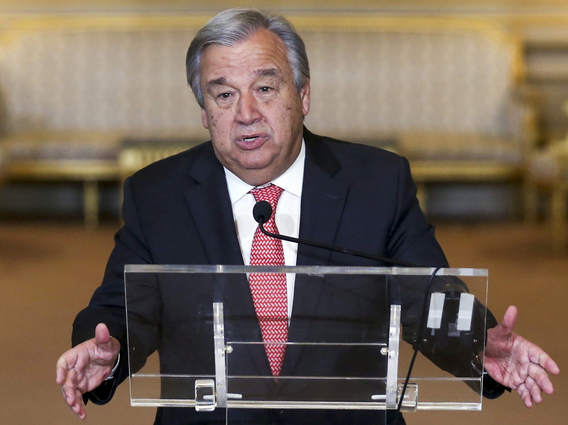 epa05573253 Antonio Guterres, the former United Nations High Commissioner for Refugees (UNHCR) and former Prime Minister of Portugal, delivers a statement at the Necessidades Palace in Lisbon, Portugal, 06 October 2016. According to reports, Guterres is set to be confirmed as new UN Secretary General by a formal vote of the UN Security Council on 06 Ovctober 2016.  EPA/ANDRE KOSTERS