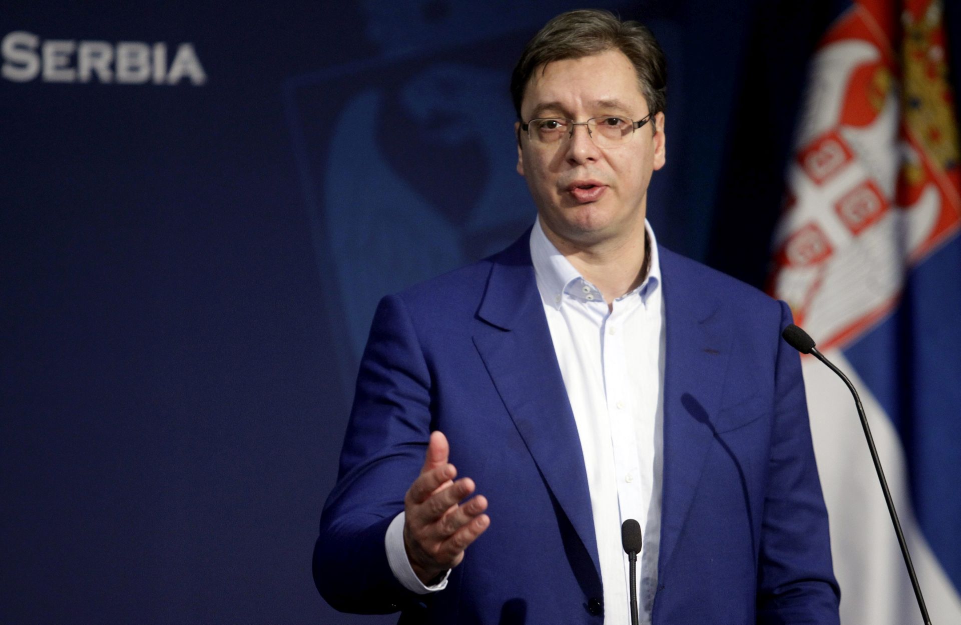 epa05609803 Serbian Prime minister Aleksandar Vucic addresses the media in Belgrade, Serbia, 30 October 2016. On 29 October 2016 Serbian Interior minister Nebojsa Stevanovic said that the security of the Prime minister Vucic was tightened because of the large quantity of weapons was found near a location of his family home near Belgrade.  EPA/KOCA SULEJMANOVIC