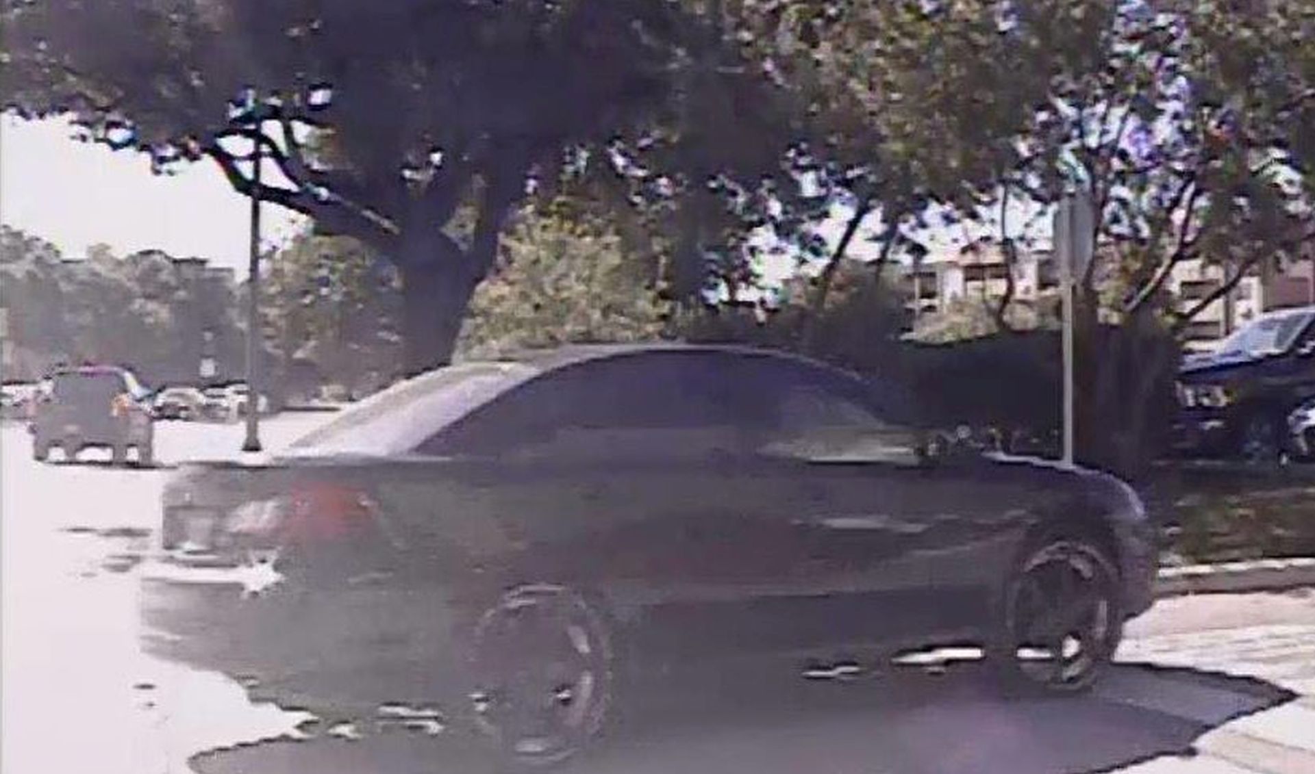 epa05640740 An undated handout photograph made available on 21 November 2016 by the San Antonio Police Department (SAPD), Texas, USA, showing a black 2009-2015 Mitsubishi Galant with custom rims that is believed to be the suspects vehicle in connection in the fatal shooting of Detective Benjamin Marconi. The SAPD state that they are looking for a suspect in connection with the shooting of Detective Marconi who was killed while writing a traffic ticket outside Public Safety Headquarters on 20 November 2016.  EPA/SAN ANTONIO POLICE DEPARTMENT / HANDOUT BEST QUALITY AVAILABLE HANDOUT EDITORIAL USE ONLY/NO SALES