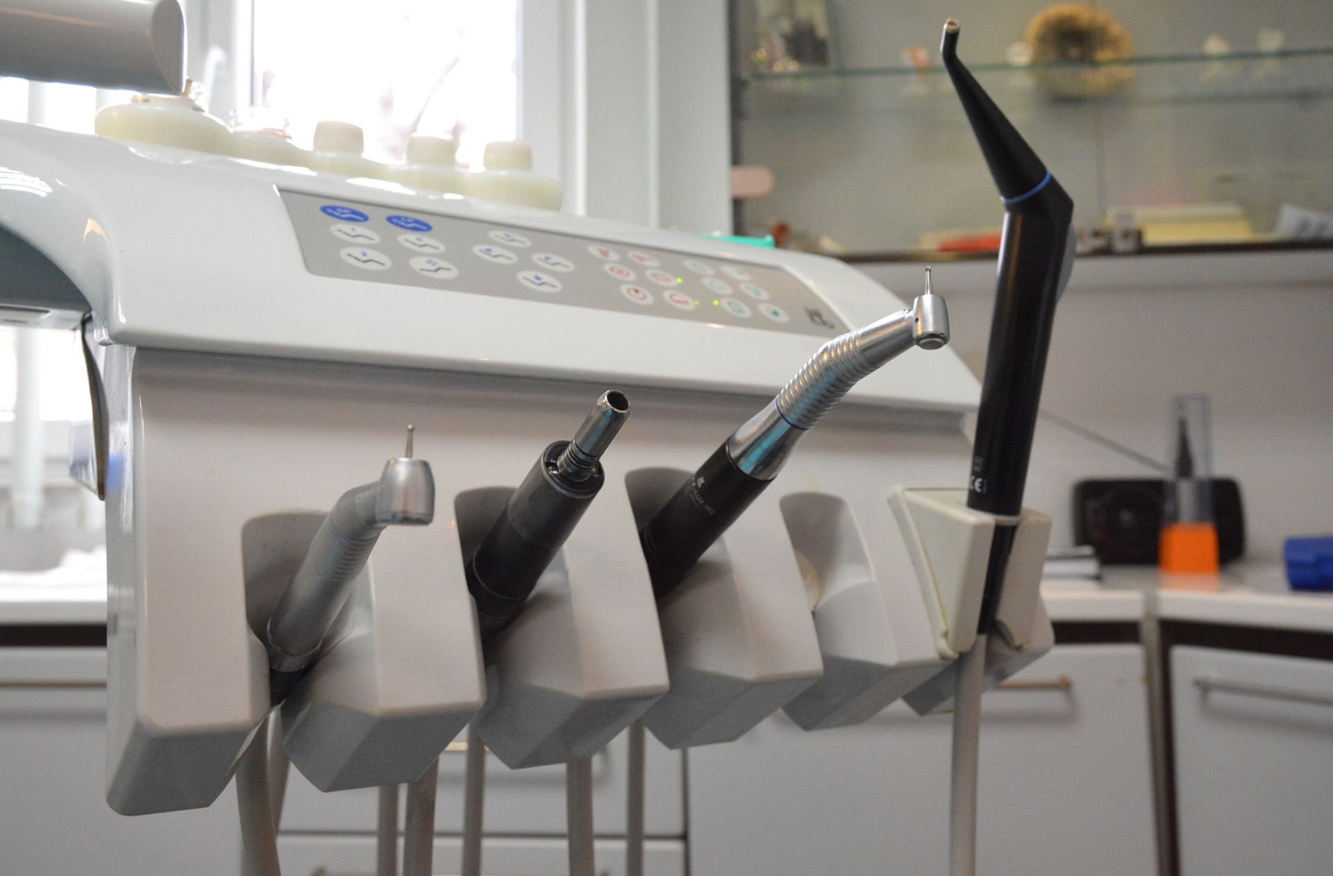 27.03.2015., Bjelovar, Stomatoloska ordinacija - Pokvareni zubi u konacnici mogu dovesti do nosenja zubnih proteza. 
Photo: Damir Spehar/PIXSELL