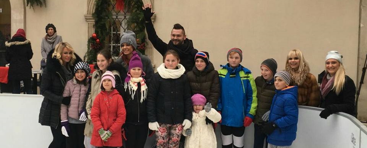 Djeca iz SOS Dječjeg sela uživala u zimskim radostima na ledu u Klovićevim dvorima