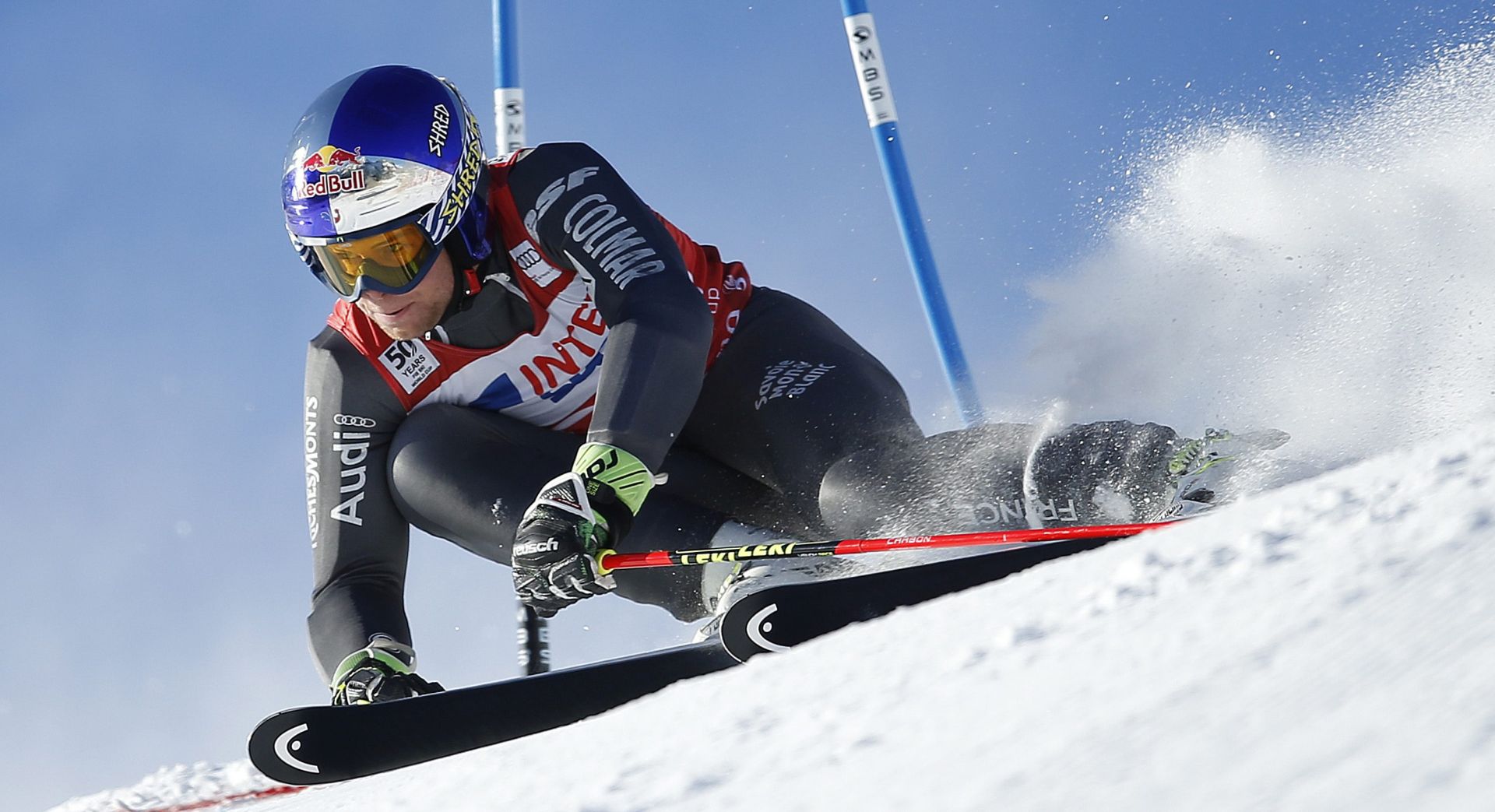 epa05668508 Alexis Pinturault of France in action during the first run of the men's Giant Slalom race at the FIS Alpine Skiing World Cup in Val D'Isere, France, 10 December 2016.  EPA/GUILLAUME HORCAJUELO
