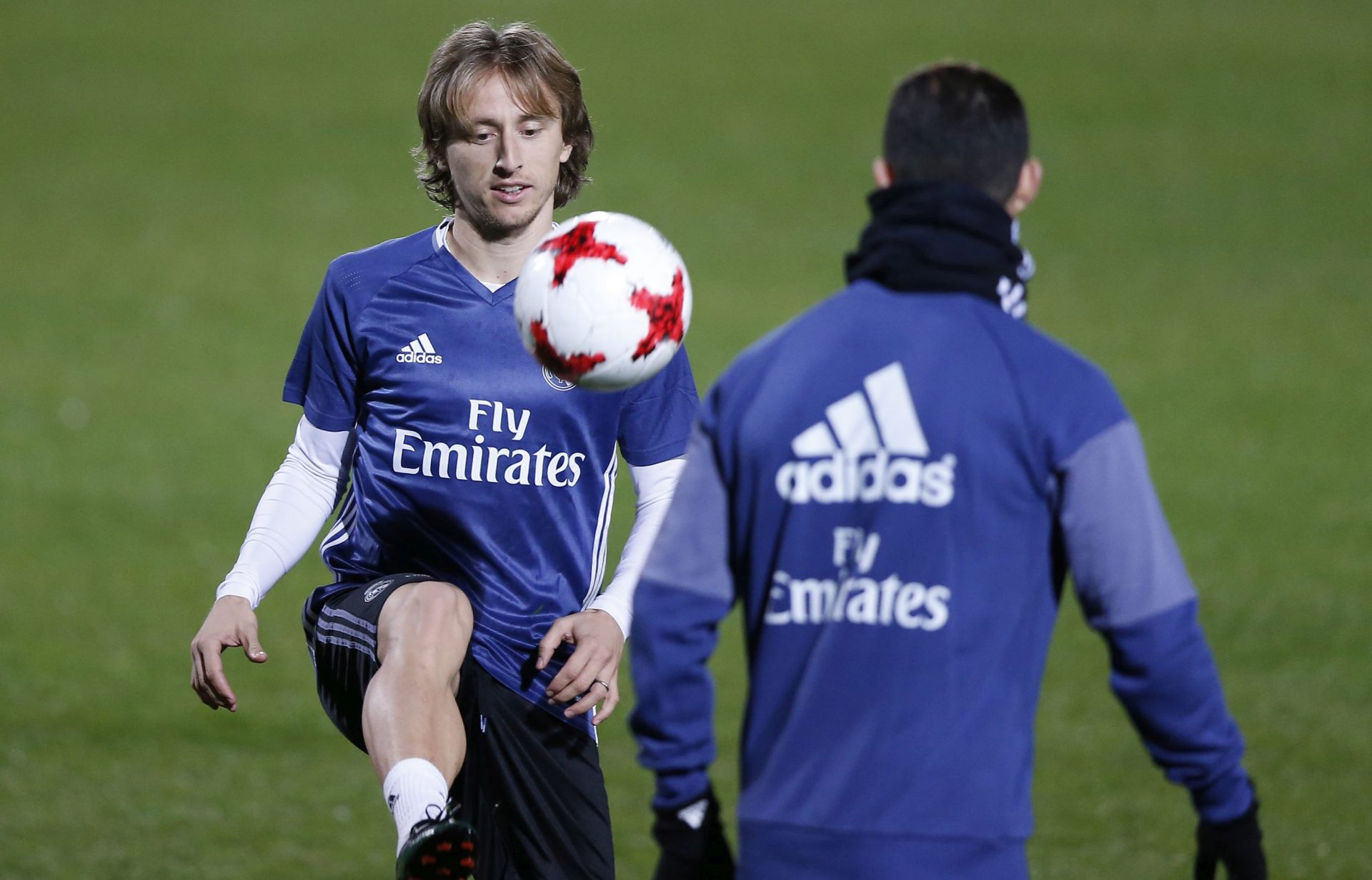 epa05673600 Real Madrid’s midfielder Luka Modric (L) controls the ball during the team's training session for the FIFA Club World Cup 2016 in Yokohama, south of Tokyo, Japan, 13 December 2016. Real Madrid will face Mexican club Club America​ in a semifinal match on 15 December.  EPA/YUYA SHINO