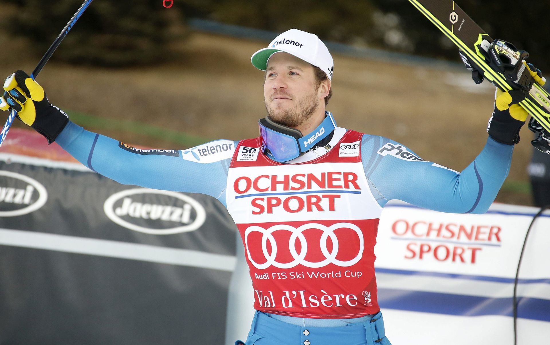 epa05657816 Winner Kjetil Jansrud of Norway celebrates after the men's Downhill race at the FIS Alpine Skiing World Cup in Val D'Isere, France, 03 December 2016.  EPA/GUILLAUME HORCAJUELO