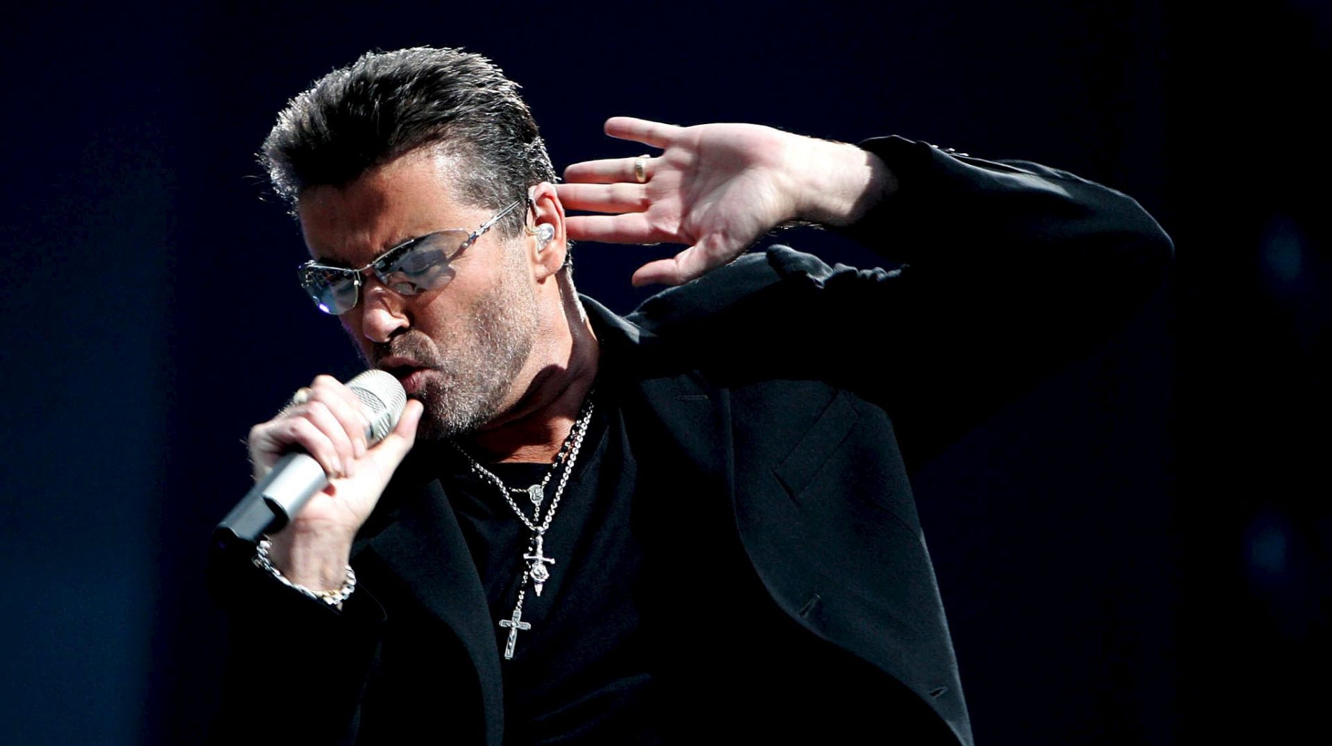 epa05688374 (FILE) - A file picture dated 26 June 2007 shows British recording artist George Michael performing on stage during a concert at the Amsterdam Arena, Amsterdam, The Netherlands. According to reports on late 25 December 2016, British popstar George Michael has died peacefully at home at the age of 53, his publicist has announced.  EPA/EVERT ELZINGA