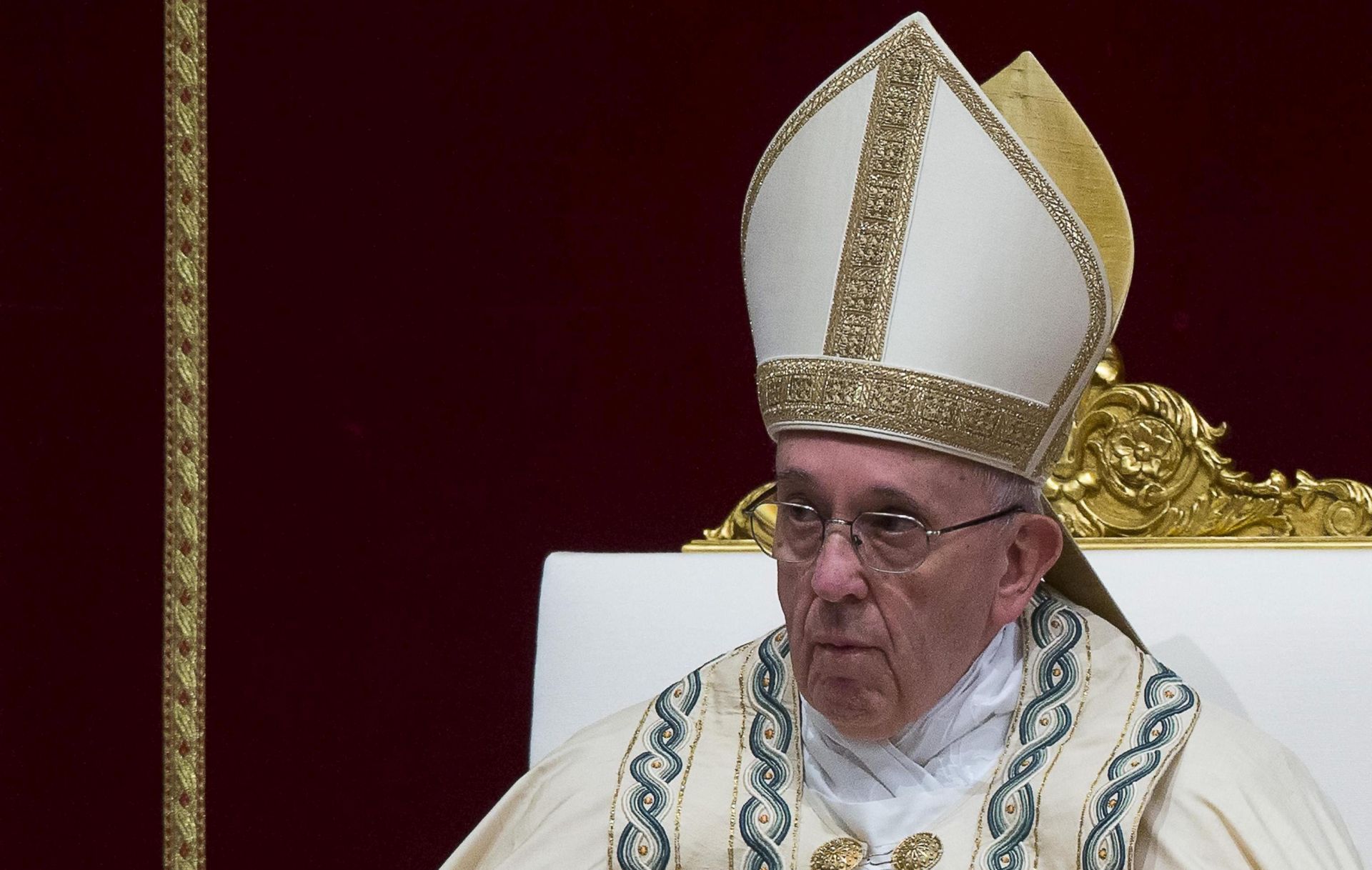 Papa u oproštaju s 2016. pozvao lidere da smanje nezaposlenost mladih