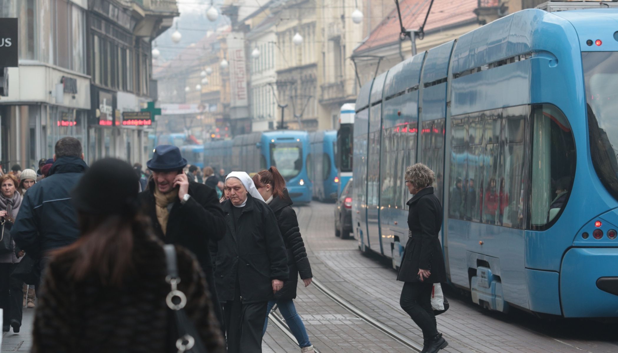 20.12.2013., Zagreb - U popodnevnim satima na Ilici stvorio se veliki zastoj tramvaja. Promet u oba smijera tece vrlo otezano. 
Photo: Patrik Macek/PIXSELL
