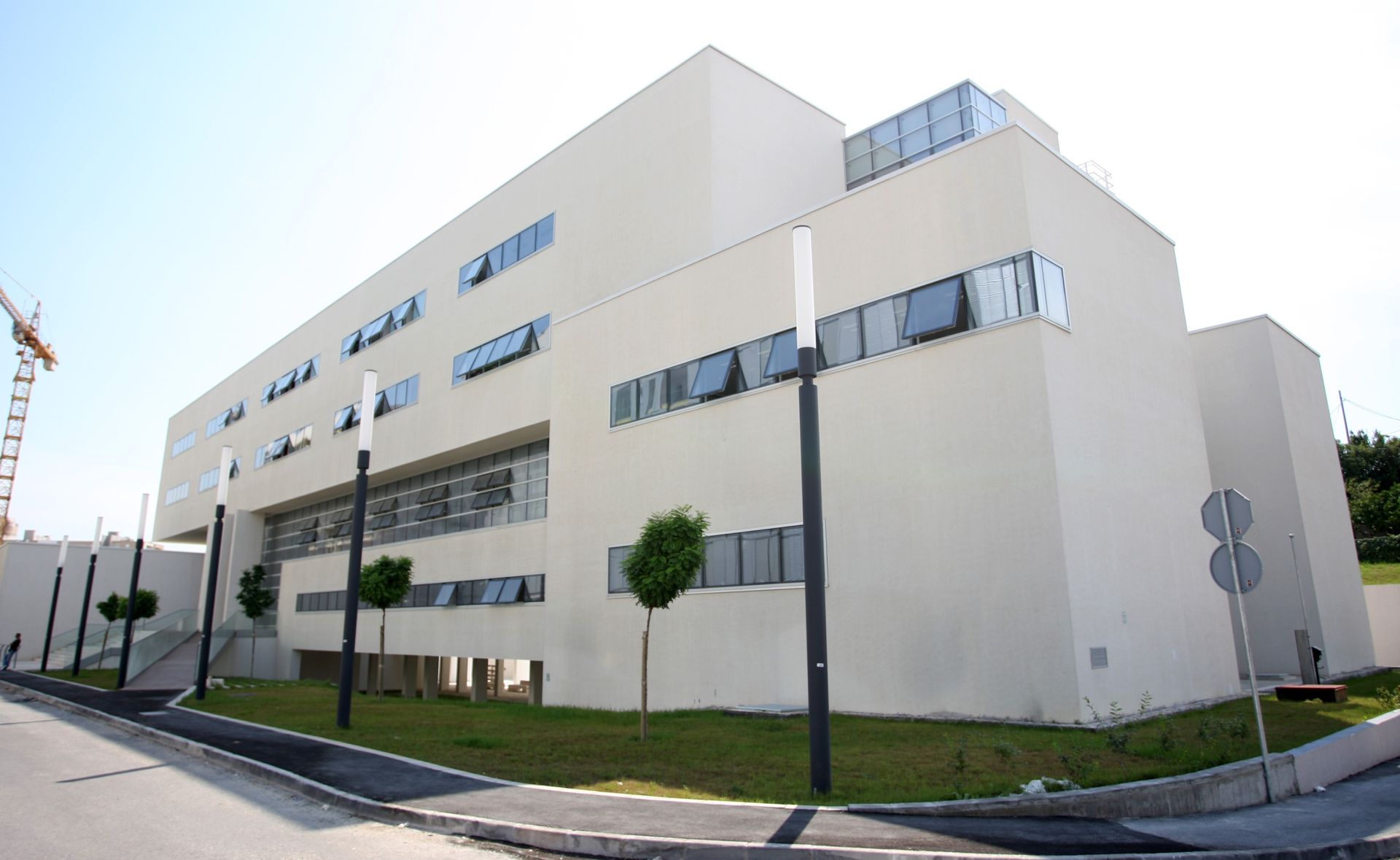 20.08.2013., Split - Nova zgrada Srednje medicinske skole uskoro bi trebala biti otvorena. 
Photo: Ivo Cagalj/PIXSELL