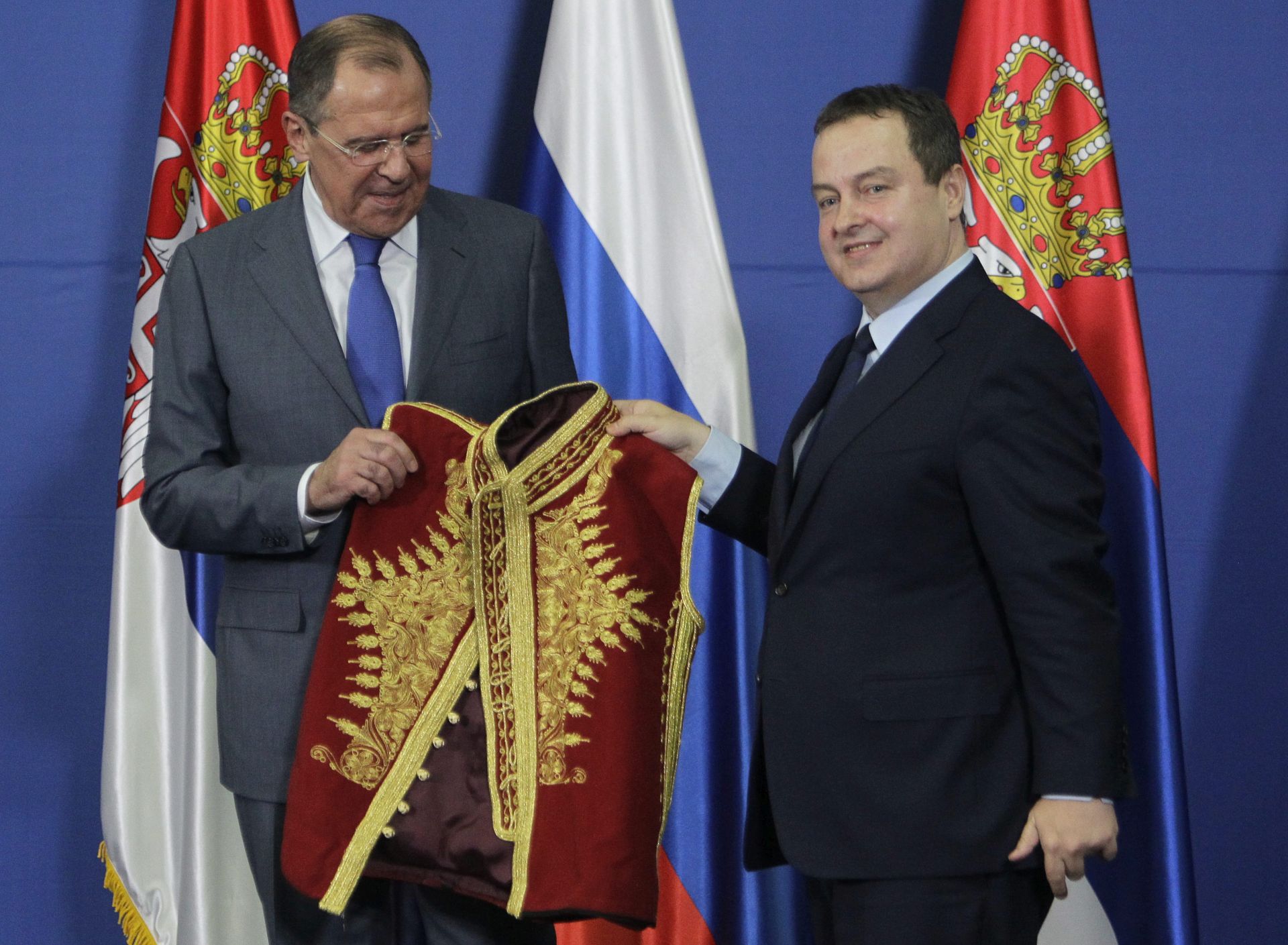 epa05672978 Russian Foreign Minister Sergey Lavrov (L) receives a traditional Serbian costume from Kosovo and Metohija region after the press conference with Serbian Foreign Minister Ivica Dacic (R) in Belgrade, Serbia, 12 December 2016. Russian Foreign Minister Lavrov is on a two day official visit to Serbia, where he will meet with Serbian top officials and will participate in the Black Sea Economic meeting (BSCEC) on 13 December 2016.  EPA/ANDREJ CUKIC