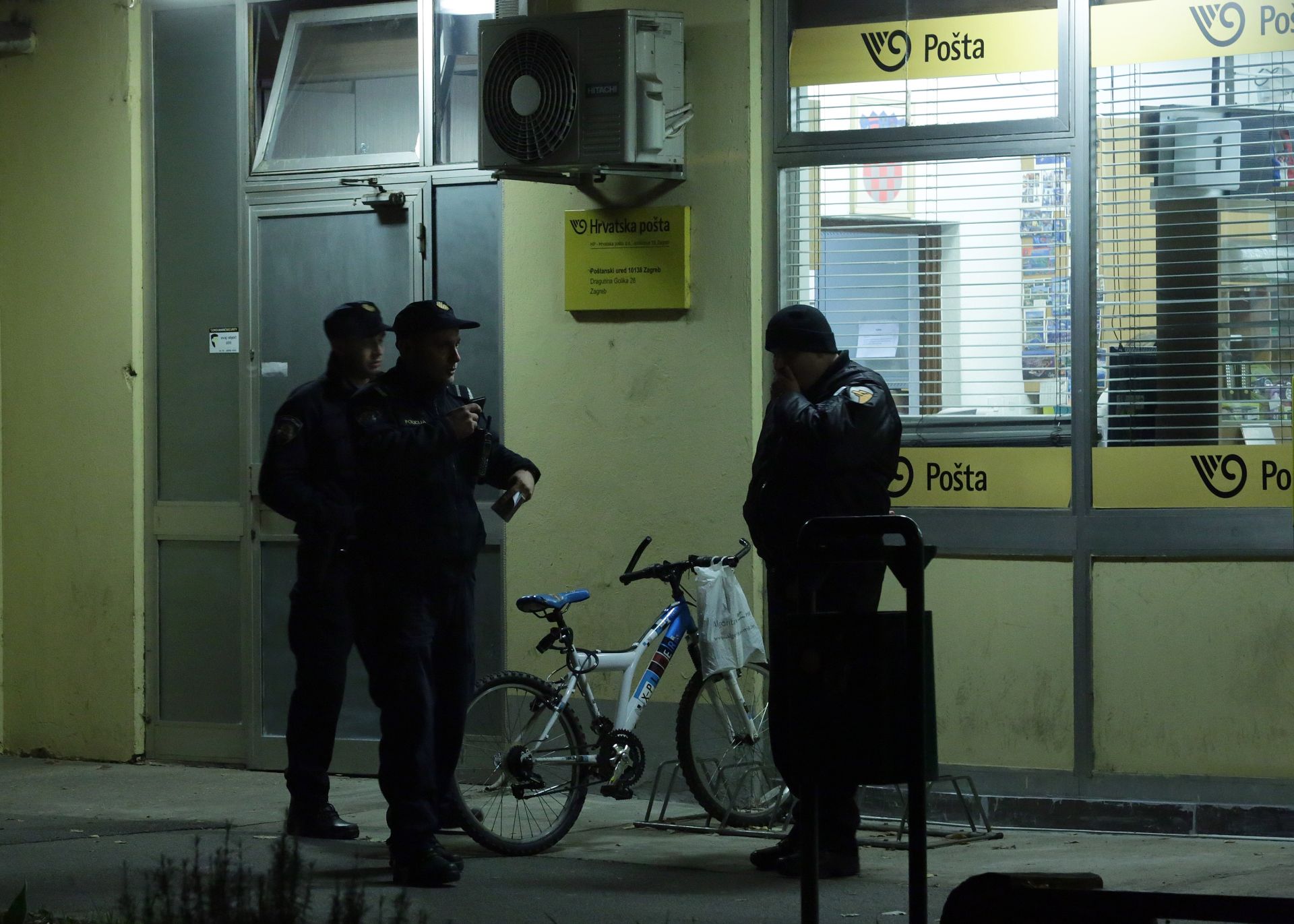 PLJAČKA U ZAGREBU: Dvojica naoružanih muškaraca uz prijetnju vatrenim oružjem opljačkala poštu