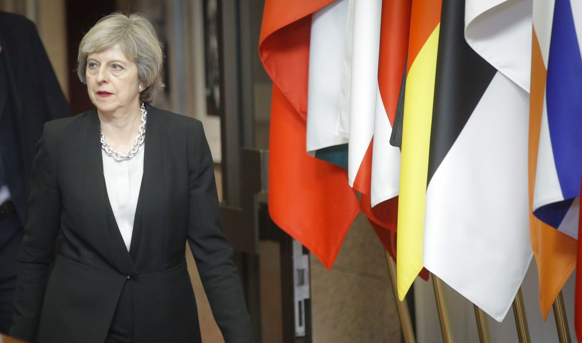 epa05677536 Britain's Prime Minister Theresa May leaves at the end of an European Summit in Brussels, Belgium, 15 December 2016. EU leaders meet for a one-day summit which will mainly focus on the implementation of the EU-Turkey agreement on migration and the EU Internal Security Strategy. 27 leaders are scheduled to later meet informally for a dinner to discuss the Brexit process.  EPA/OLIVIER HOSLET