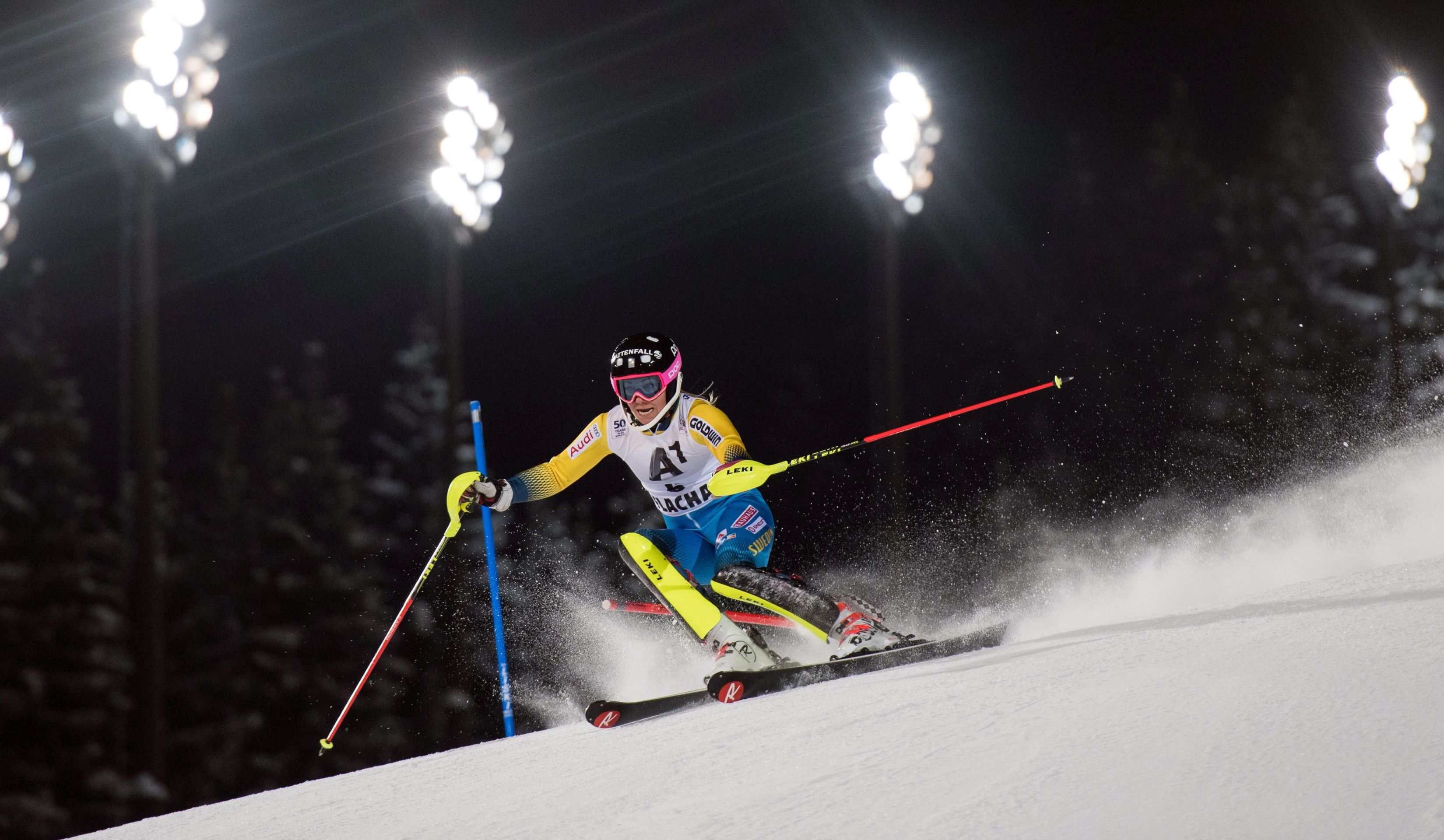 epa05709760 Frida Hansdotter of Sweden competes in the 1st run of the women's Alpine Skiing World Cup Slalom race in Flachau, Austria, 10 January 2017.  EPA/CHRISTIAN BRUNA