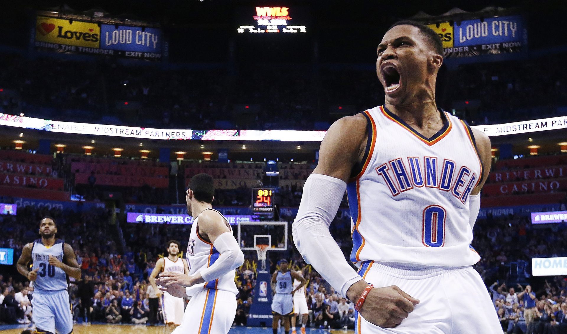 epa05711964 Oklahoma City Thunder guard Russell Westbrook (R) reacts after dunking the ball  in the second half of the NBA basketball game between the Memphis Grizzlies and the Oklahoma City Thunder at the Chesapeake Energy Arena in Oklahoma City, Oklahoma, USA, 11 January 2017.  EPA/LARRY W. SMITH