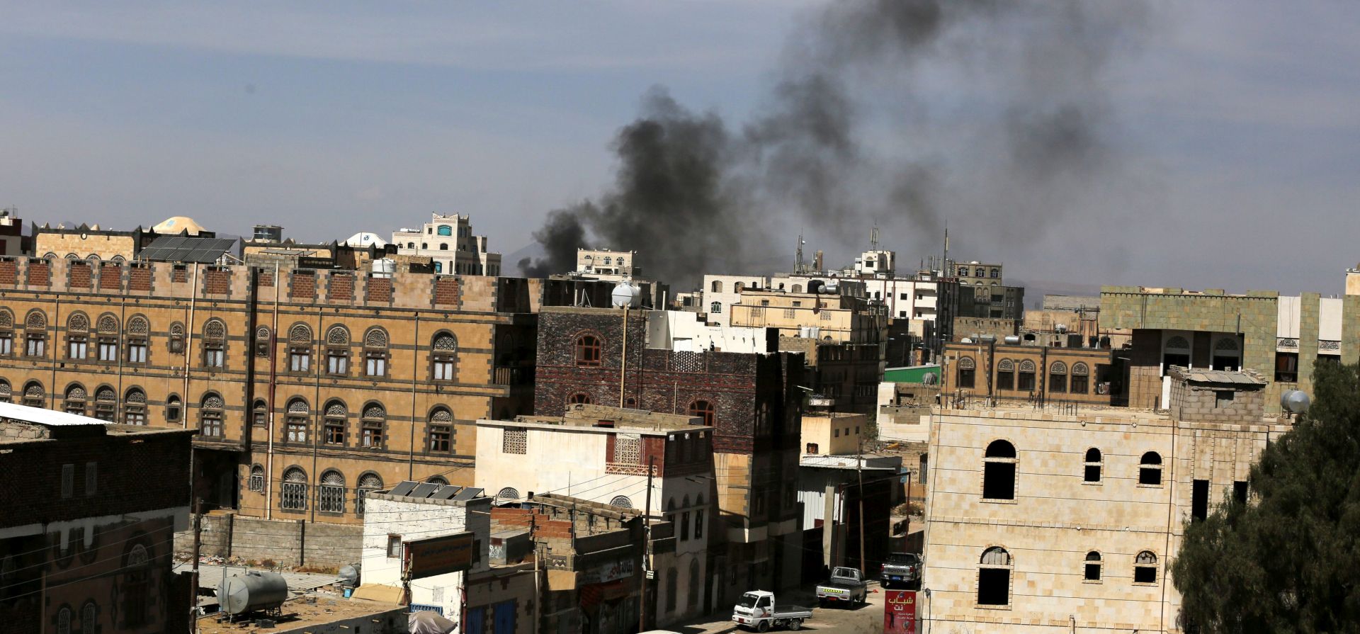 epa05741693 Black smoke billows above a neighborhood following an alleged Saudi-led airstrike targeting a Houthi-held position in Sana'a, Yemen, 22 January 2017. According to reports, the Saudi-led military coalition intensified airstrikes against several positions across Yemen as UN special envoy for Yemen Ismail Ould Cheikh Ahmed tries to push ahead a peace process between the Saudi-backed Yemeni Government and the Houthi rebels in order to end a nearly two-year escalating conflict in the Arab country.  EPA/YAHYA ARHAB