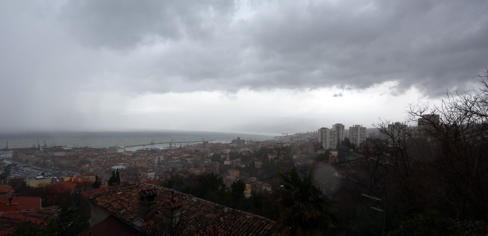 13.01.2017., Rijeka - Tamni kisni oblaci nad gradom.  
Photo: Goran Kovacic/PIXSELL