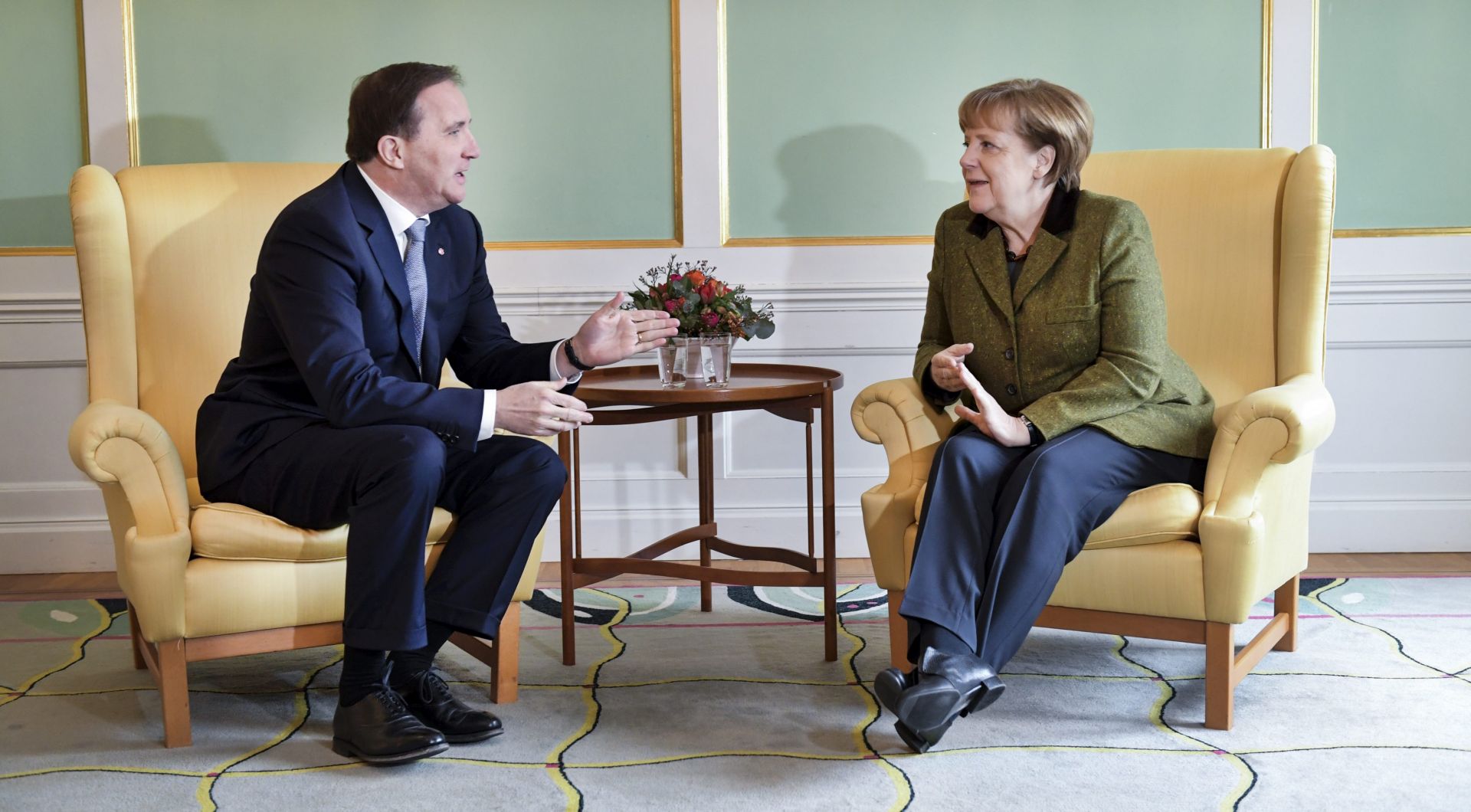 epa05762693 German Chancellor Angela Merkel (R) meets with Swedish Prime Minister Stefan Lofven (L) at the government headquarters Rosenbad in Stockholm, Sweden, 31 January 2017. Merkel earlier the same day arrived for a one-day official visit to Sweden for bilateral talks.  EPA/HENRIK MONTGOMERY SWEDEN OUT