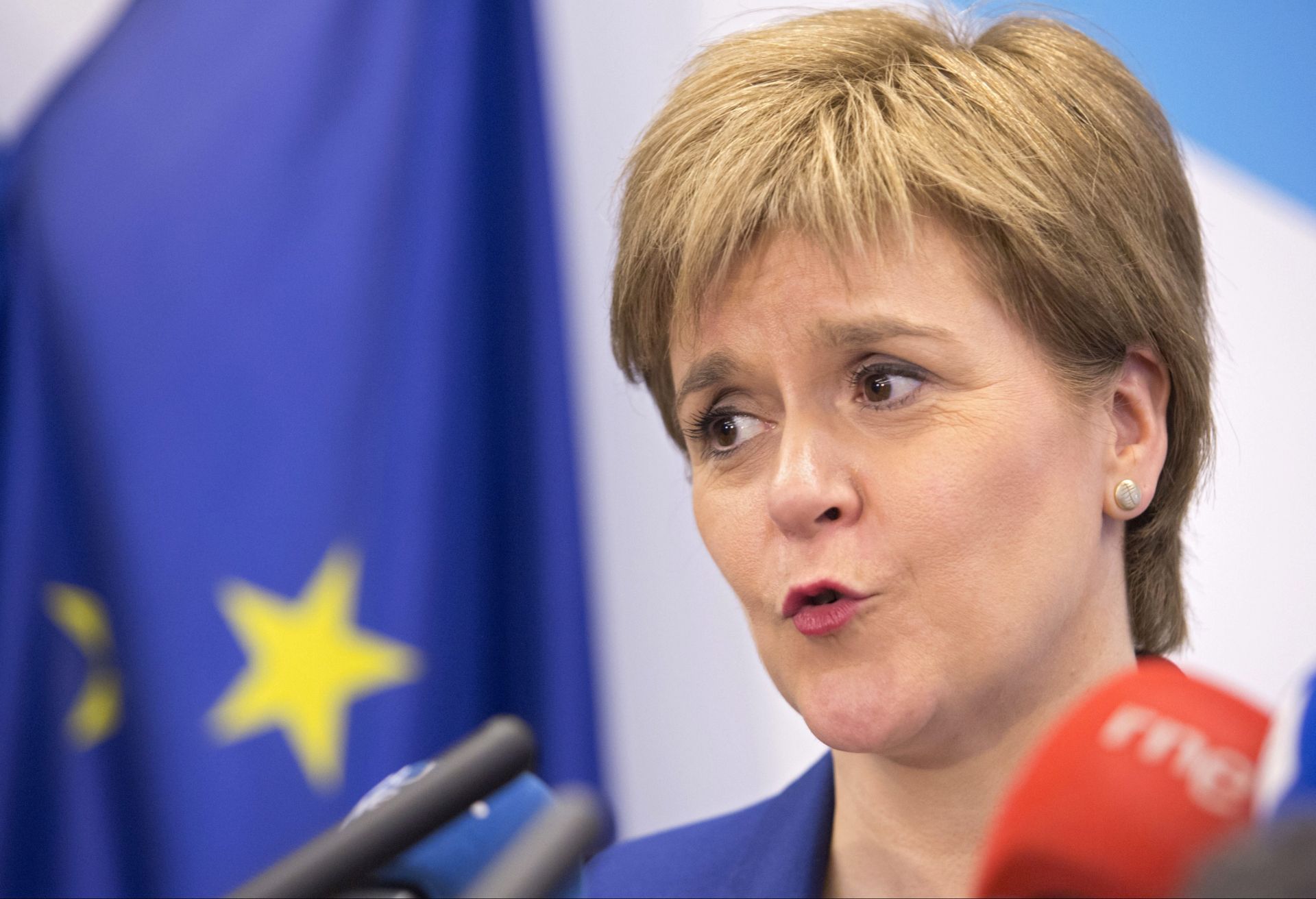 epa05397953 Scotland's First Minister Nicola Sturgeon holds a news conference at the Scotland House on her visit in Brussels, Belgium, 29 June 2016. Sturgeon met European Parliament leaders for talks on the future of Scotland's relation with the EU. A slim majority of people in Britain had in a referendum on 23 June voted to leave the European Union (EU).  EPA/GEOFFREY VAN DER HASSELT / POOL