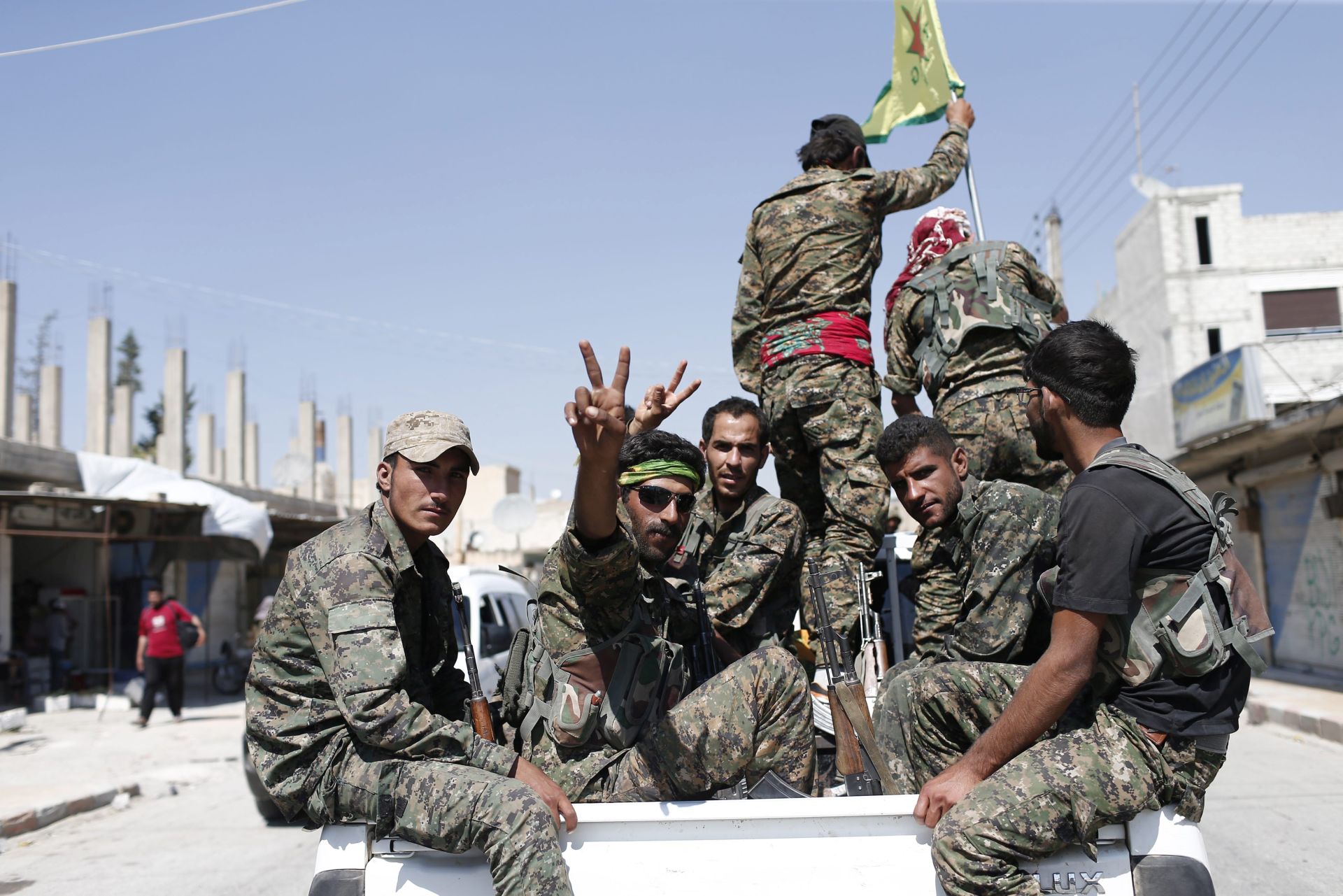 epa05620115 (FILE) A file photograph dated 23 June 2015 showing members of Kurdish People Defence Units (YPG) flashing victory sign after coming from Syrian town of al-Raqqa, in Tel Abyad, Syria. Reports state the Syrian Democratic Forces (SDF) announced on 06 November 2016 that it had started a military campaign to liberate the northern Syrian city of Raqqa, the main stronghold of the Islamic State militant group in Syria. SDF is an umbrella group gathering Kurdish and Arab rebels fighting in Syria.  EPA/SEDAT SUNA