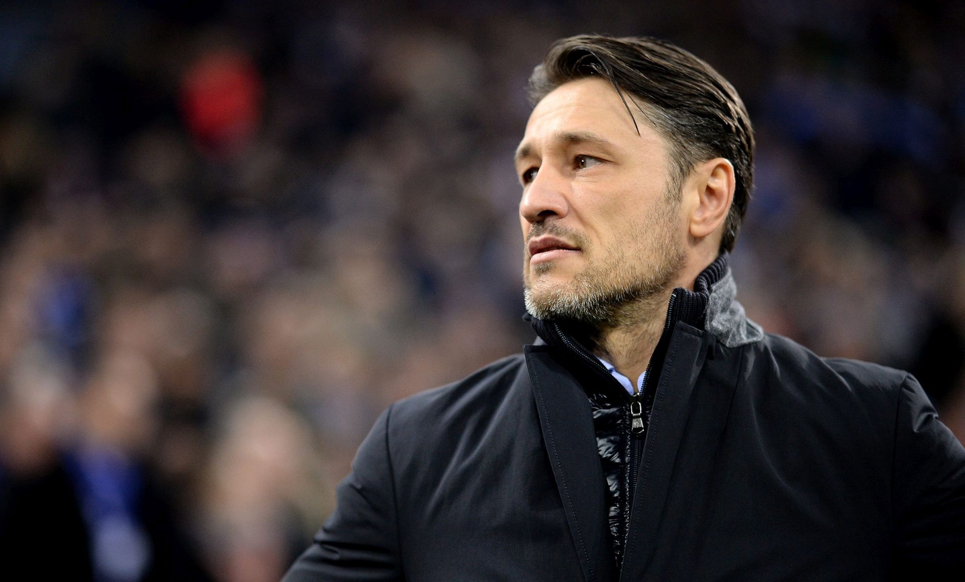 epa05755273 Frankfurts head coach Niko Kovac looks on during the German Bundesliga soccer match between FC Schalke 04 and Eintracht Frankfurt in Gelsenkirchen, Germany, 27 January 2017.  EPA/SASCHA STEINBACH EMBARGO CONDITIONS - ATTENTION: Due to the accreditation guidelines, the DFL only permits the publication and utilisation of up to 15 pictures per match on the internet and in online media during the match.