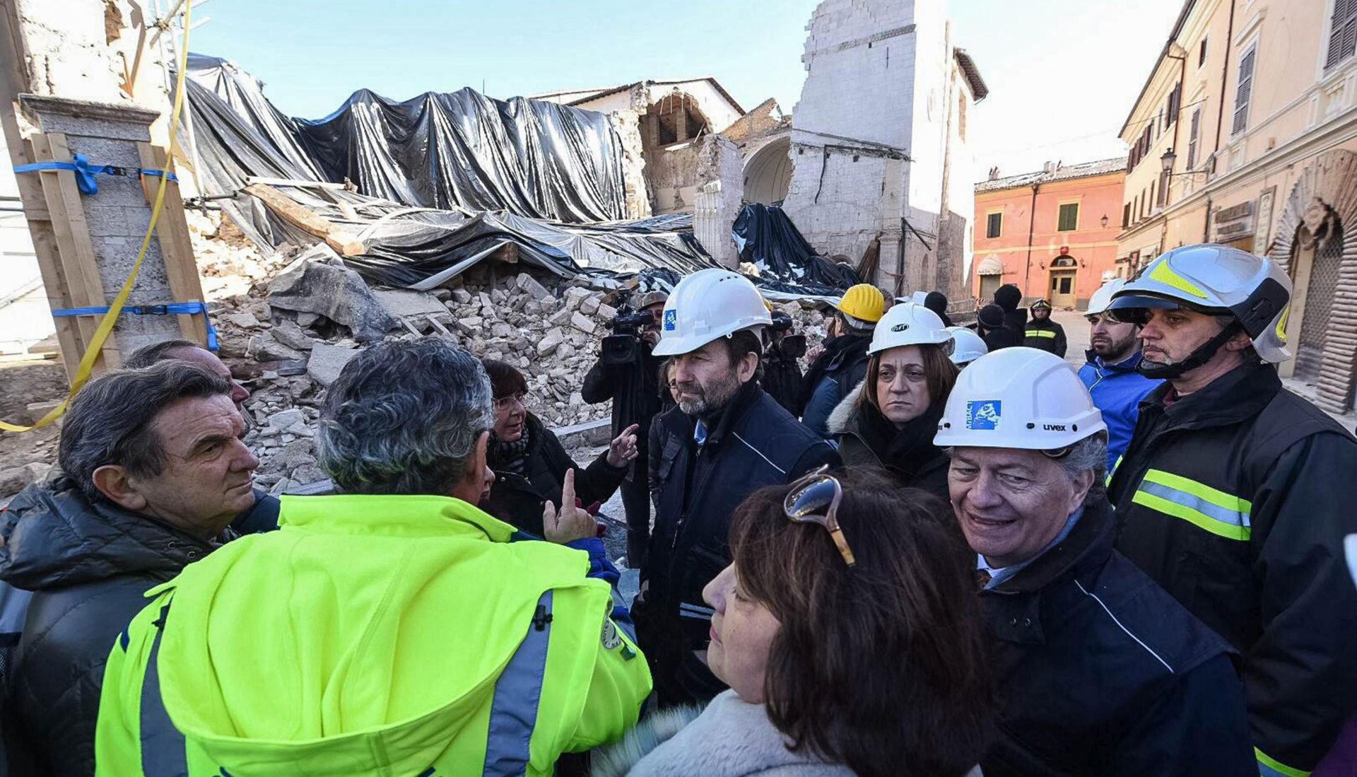 epa05761399 Minister of Cultural Heritage, Dario Franceschini (C), during his visit to Norcia, 30 January 2017. For cultural heritage affected by the earthquake "there is an absolute commitment that we will respect", said Franceschini on Monday.  EPA/CROCCHIONI