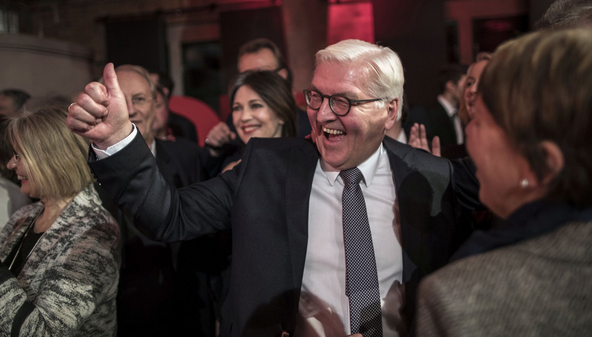 epa05786410 Former German Minister for Foreign Affairs  and Presidential candidate Frank-Walter Steinmeier (C) gestures during a gala of the Social Democratic Party of Germany (SPD) ahead of the General Assembly in Berlin, 11 February 2017 evening.  EPA/OLIVER WEIKEN