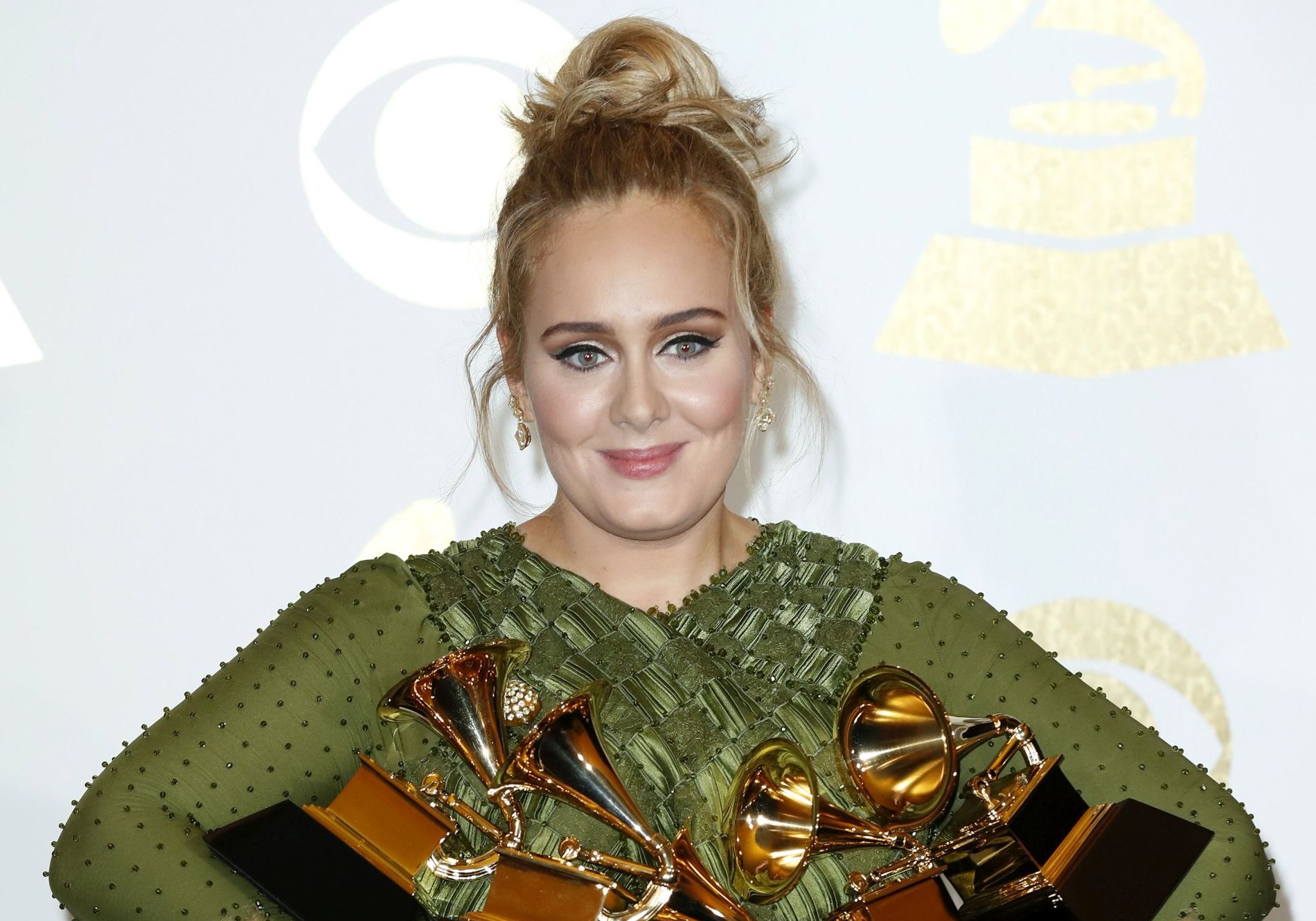epa05790152 Adele holds up her awards in the press room during the 59th annual Grammy Awards ceremony at the Staples Center in Los Angeles, California, USA, 12 February 2017. Adele won the awards Record Of The Year, Album Of The Year, Song Of The Year, Best Pop Solo Performance and Best Pop Vocal Album, with the album '25' and song 'Hello.'  EPA/MIKE NELSON