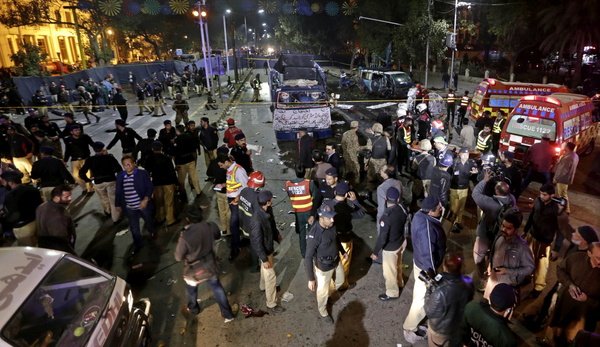 epa05791107 Security officials inspect the scene of a suicide bomb attack that targeted a protest by Pharmacists outside the Punjab provincial assembly in Lahore, Pakistan, 13 February 2017. At least 10 people were killed and several other injured in the incident.  EPA/RAHAT DAR ATTENTION EDITORS: PICTURE CONTAINS GRAPHIC CONTENT