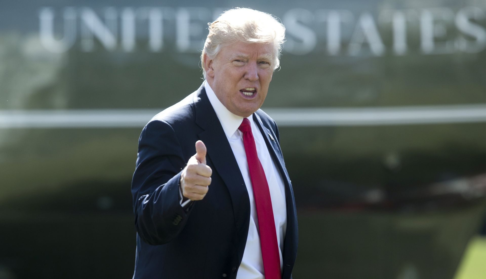 epa05812887 US President Donald J. Trump gestures giving a thumbs up after arriving by Marine One on the South Lawn of the White House, in Washington, DC, USA, 24 February 2017. Trump returns after delivering a speech at the Conservative Political Action Conference (CPAC).  EPA/MICHAEL REYNOLDS