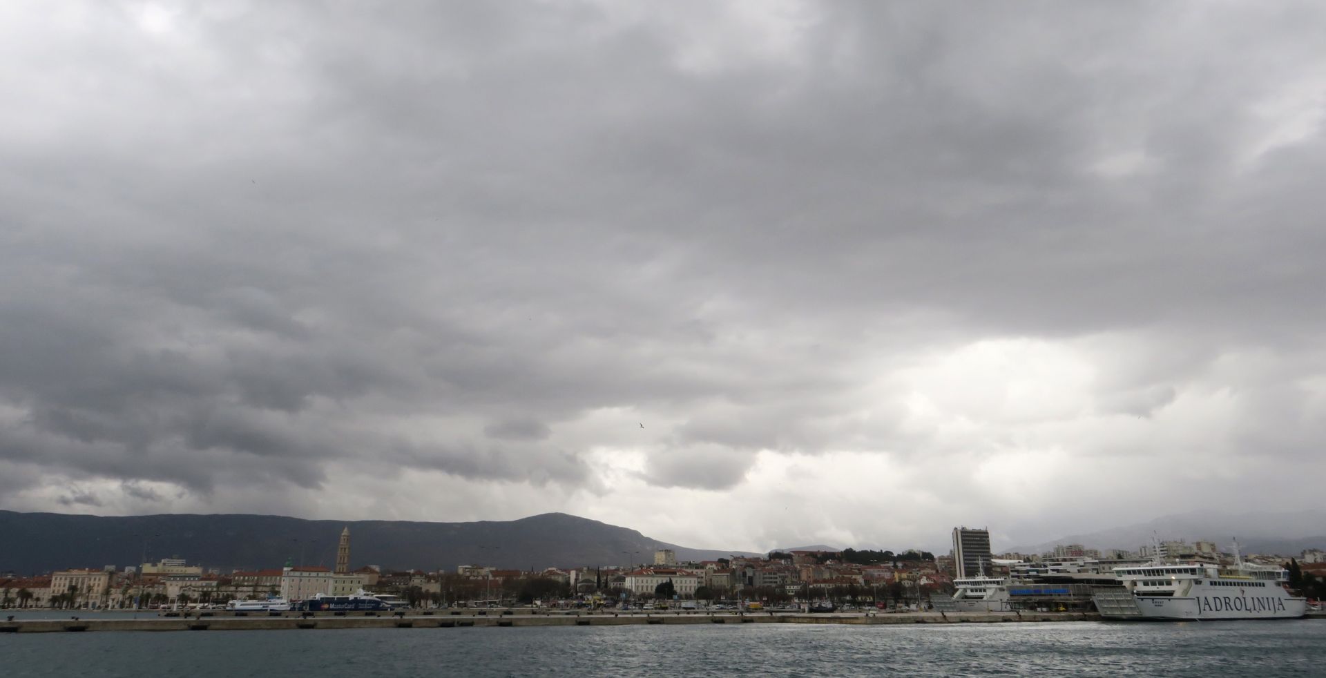 06.02.2017., Split -  Sredozemna ciklona donijela jugo i obilne oborine.
Photo: Ivo Cagalj/PIXSELL