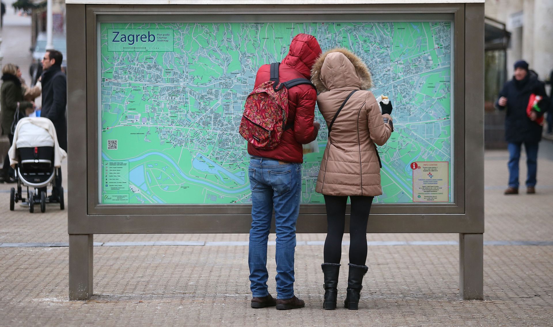 09.02.2017., Zagreb - Turisti i u razgledavanju grada unatoc ruznom vremenu.
Photo: Jurica Galoic/PIXSELL