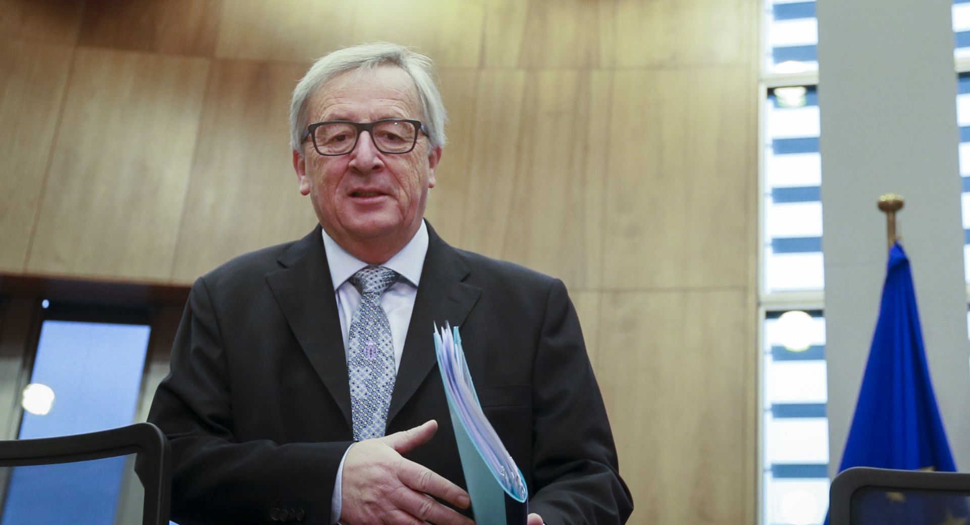 epa05777578 EU Commission President Jean-Claude Juncker arrives for the start of a weekly college meeting of the European Commission in Brussels, Belgium, 08 February 2017. The Commission is holding talks on Britain's financial obligations on leaving the EU.  EPA/OLIVIER HOSLET