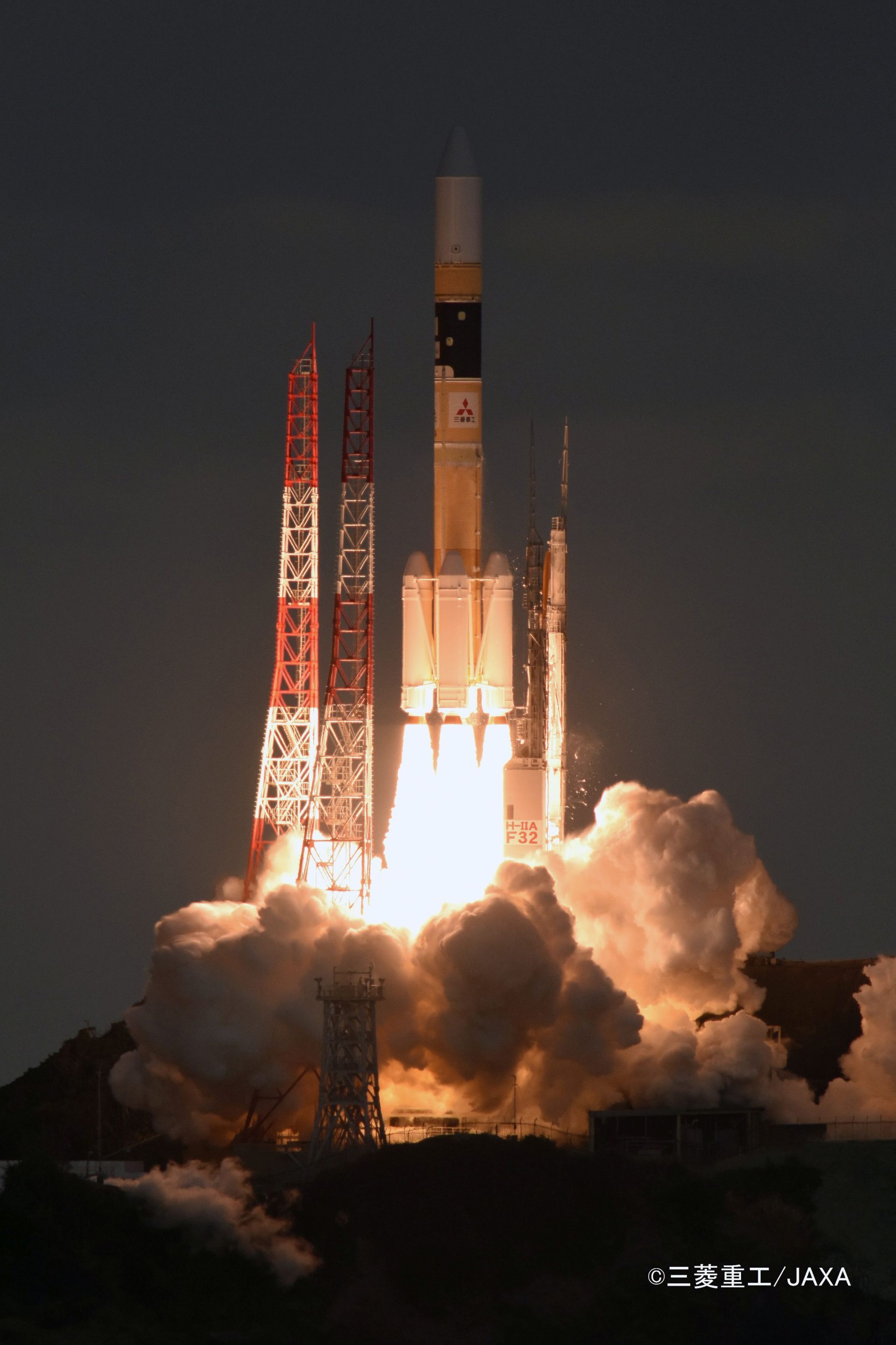 epa05747783 A handout photo made available by the Japan Aerospace Exploration Agency (JAXA) on 25 January 2017 shows an H-2A rocket carrying a defense communications satellite launching from Tanegashima Space Center in Kagoshima Prefecture, southwestern Japan, 24 January 2017. According to the Japanese Defense Ministry, the satellite is the first defense military communications satellite to be launched in order to improve Japan Self-Defense Forces' communications system.  EPA/JAPAN AEROSPACE EXPLORATION AGENCY / HANDOUT  HANDOUT EDITORIAL USE ONLY/NO SALES