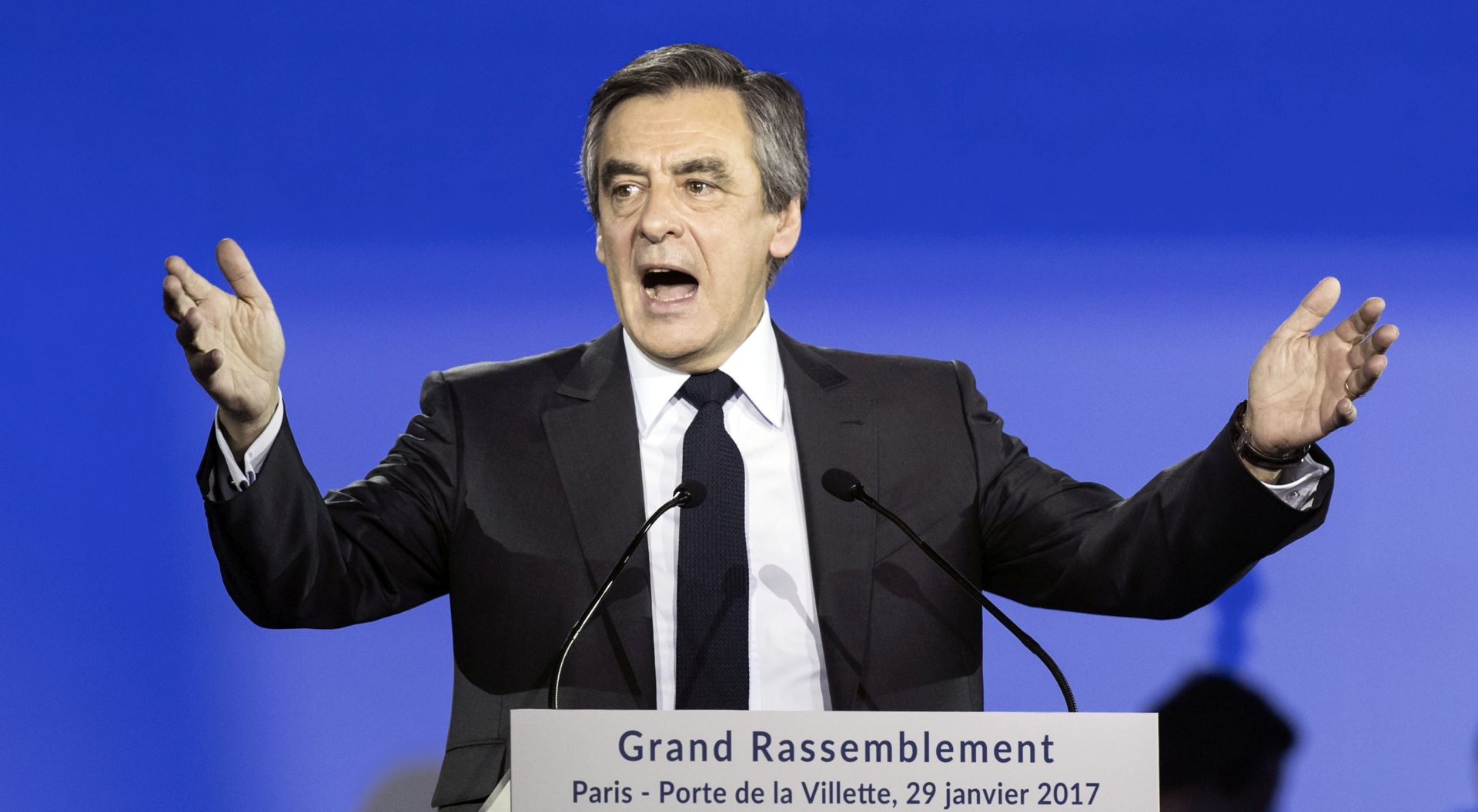 epa05760085 Former French Prime Minister and Les Republicains political party candidate for the 2017 presidential election Francois Fillon, addresses a political rally in Paris, France, 29 January 2017. Francois Fillon has come under pressure to explain the previous employment of his wife as parliamentary aide while he was a MP and to give details of the work she did. French MPs are allowed to employ family members as aides.  EPA/ETIENNE LAURENT