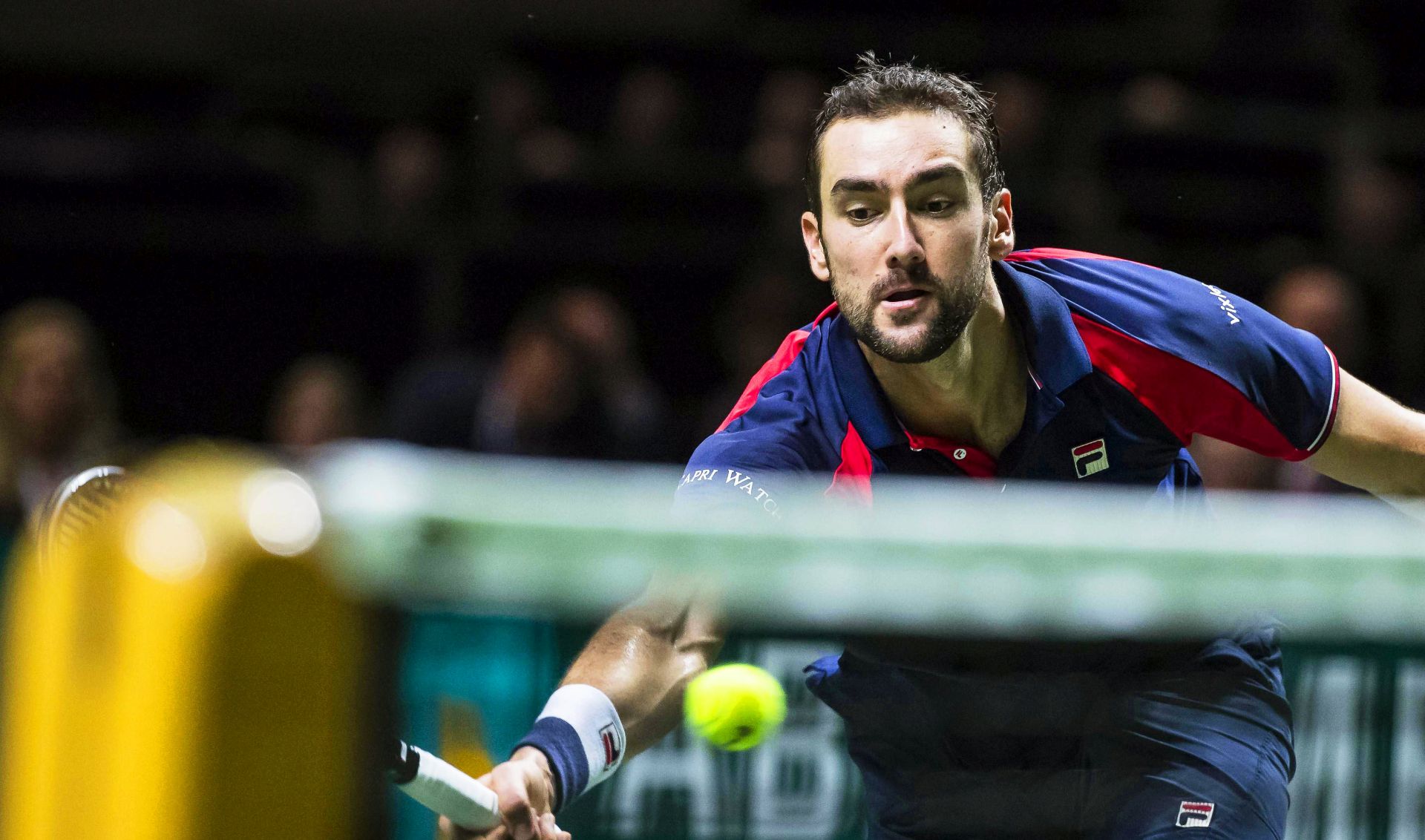 epa05800228 Marin Cilic of Croatia in action against Jo-Wilfried Tsonga of France during their quarter final match of the ABN Amro World Tennis Tournament in Rotterdam, Netherlands, 17 February 2017.  EPA/KOEN SUYK