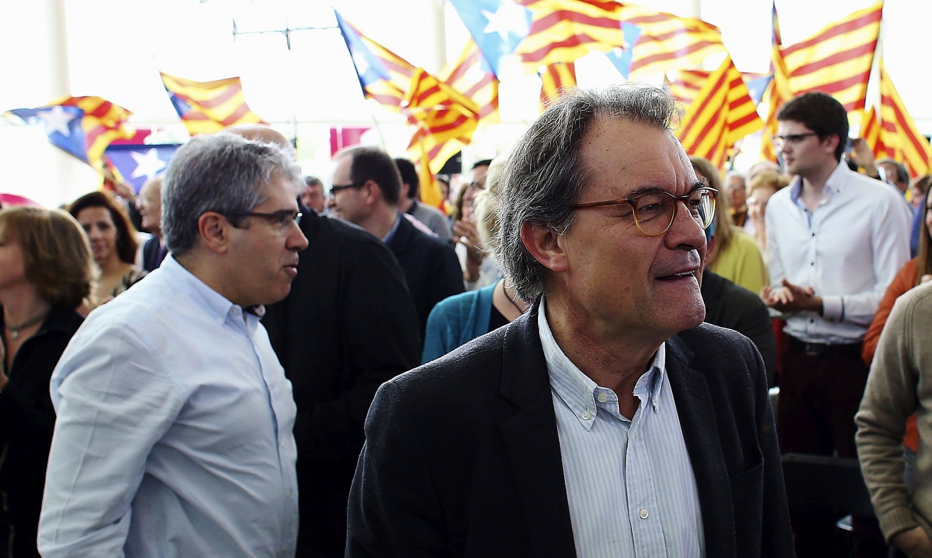 epa05869841 Catalonian former regional president, Artur Mas, attends an act organized by the Catalan European Democratic Party (PDeCaT) to campaign in favor of Catalonia's independence in Barcelona, Spain, 25 March 2017. The act has also been held to support former regional President Artur Mas after he was sentenced to a two-year long disqualification for holding a non-binding popular referendum on the region's secession from Spain, back in 2014, despite it being banned by the Constitutional Court.  EPA/ALEJANDRO GARCIA